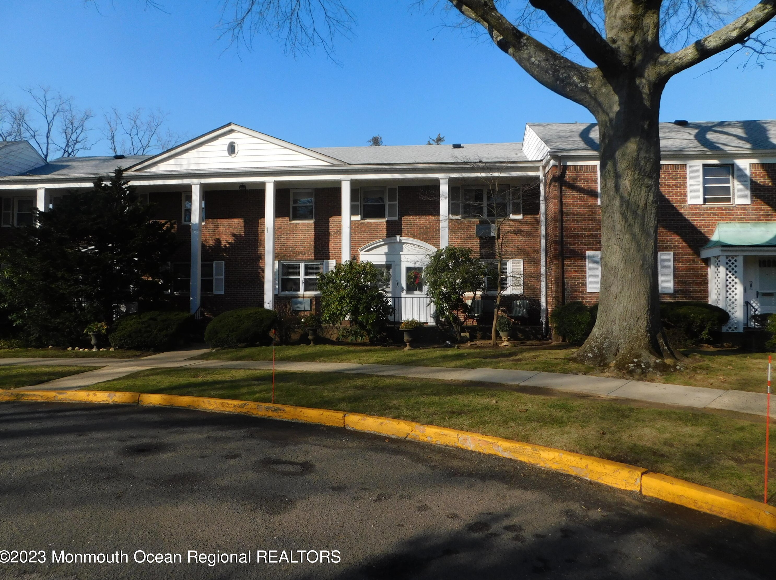 23 Manor Dr, Tinton Falls, NJ 07701
