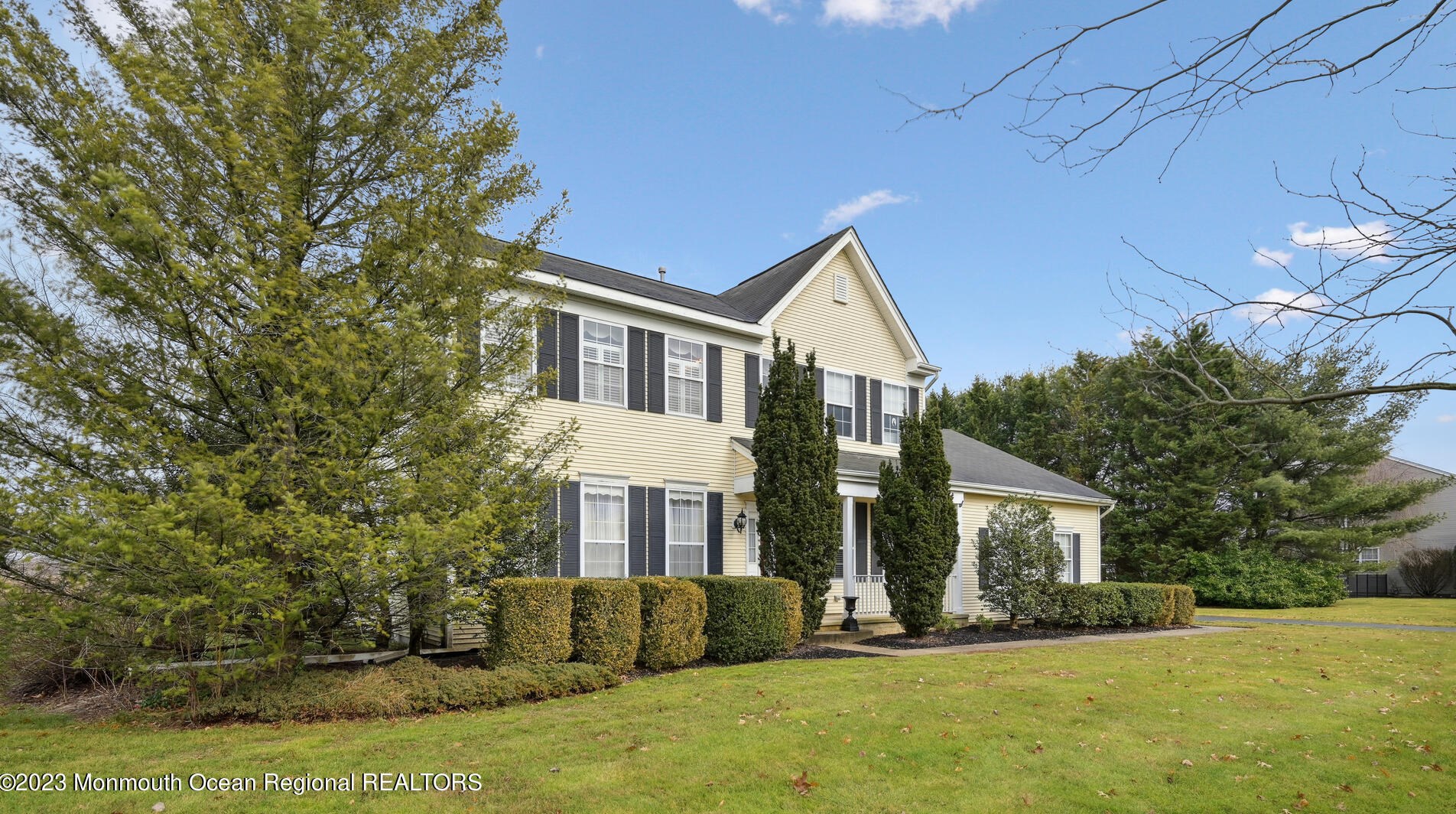 63 Cliffwood Dr, Upper Freehold, NJ 08501