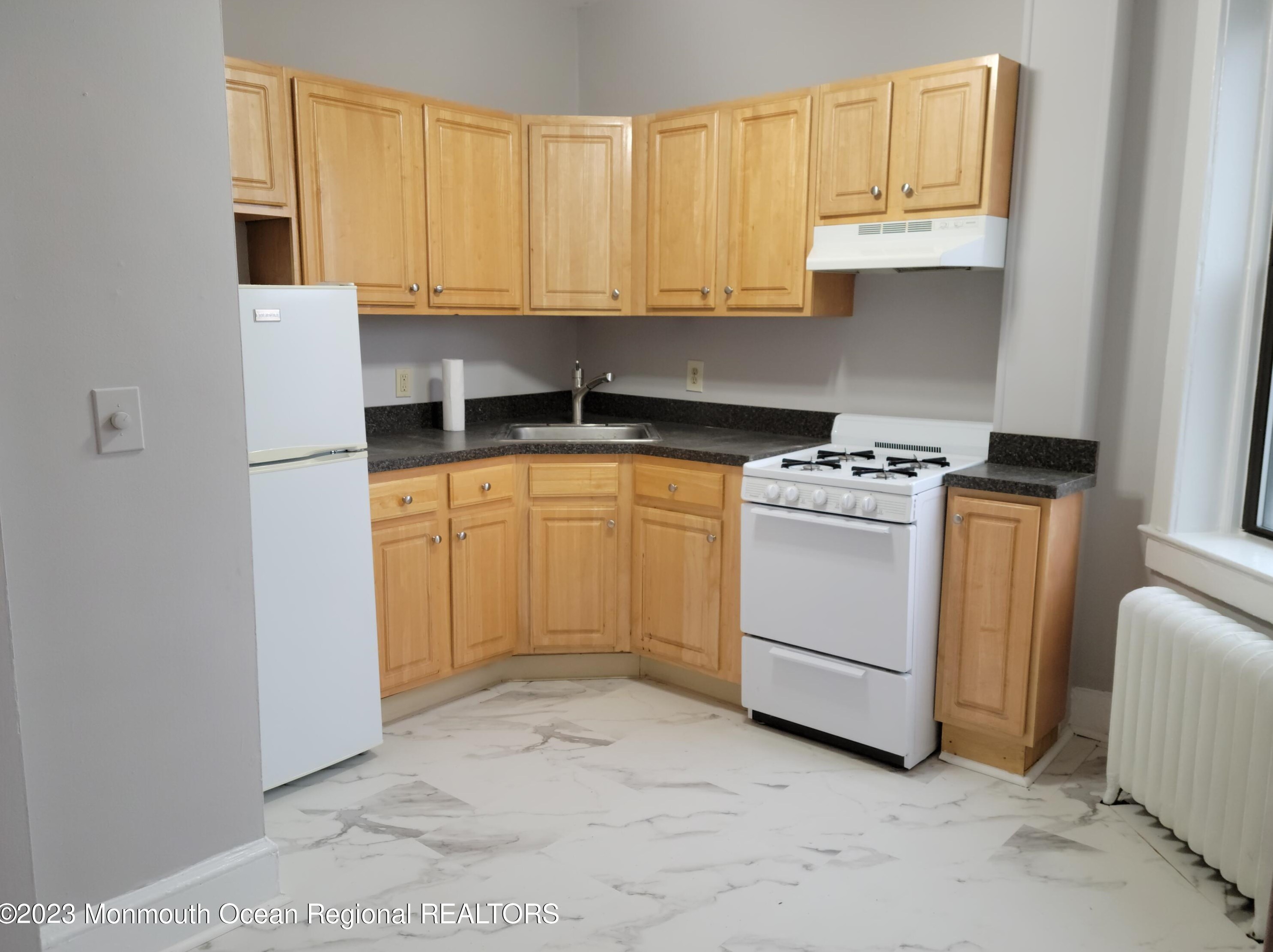 611 Bangs Ave Apt 3b, Tinton Falls, NJ
