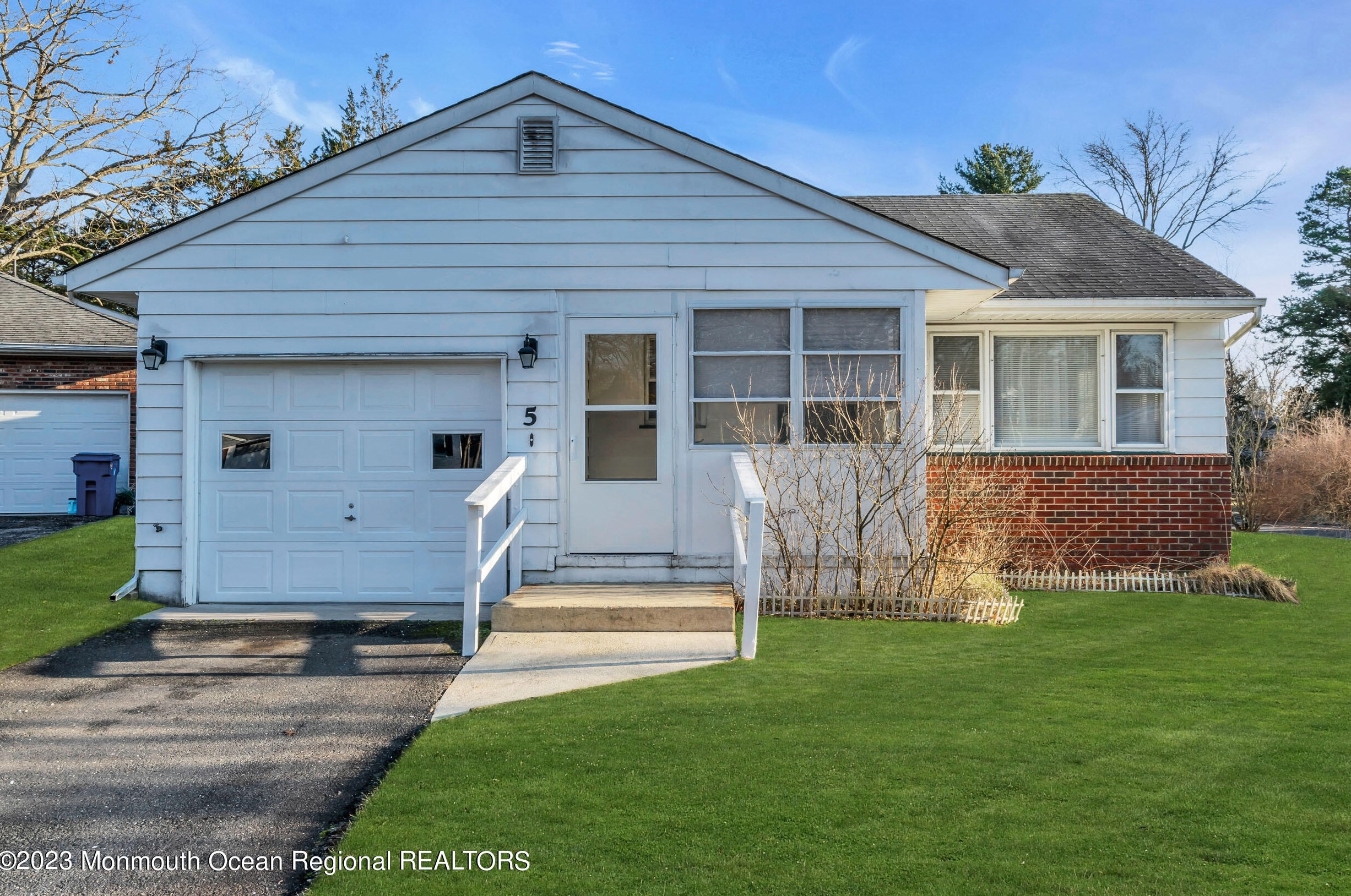 5 Morning Glory Ct, Toms River, NJ 08755-3233