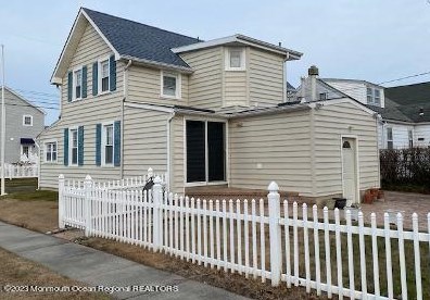 325 15th Ave, Belmar, NJ 07719