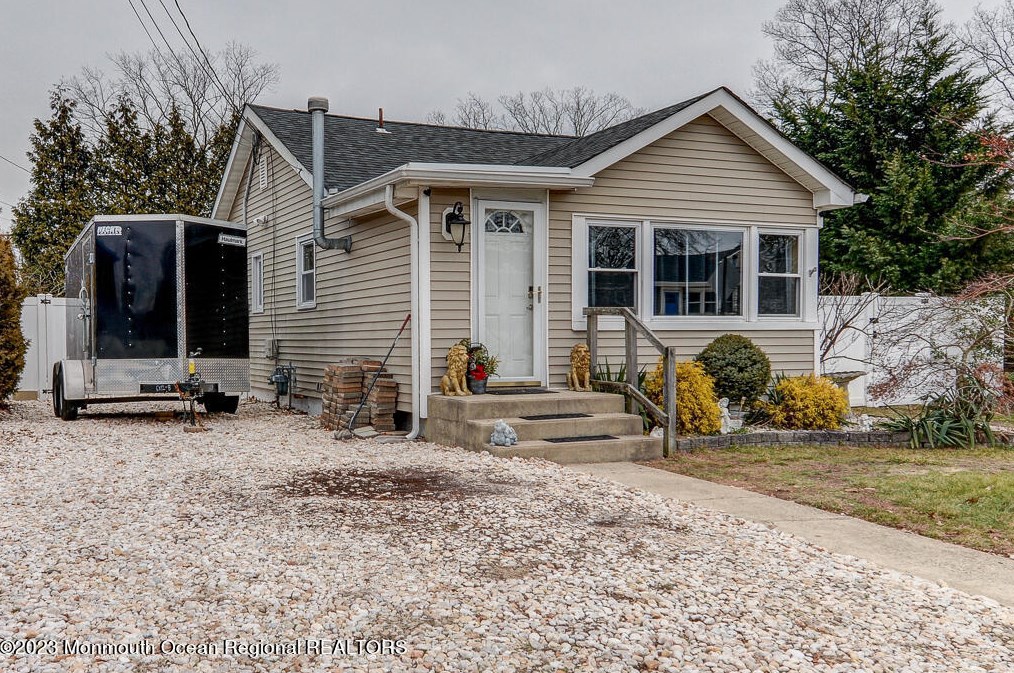 22 Woodland Dr, Bricktown, NJ 08723