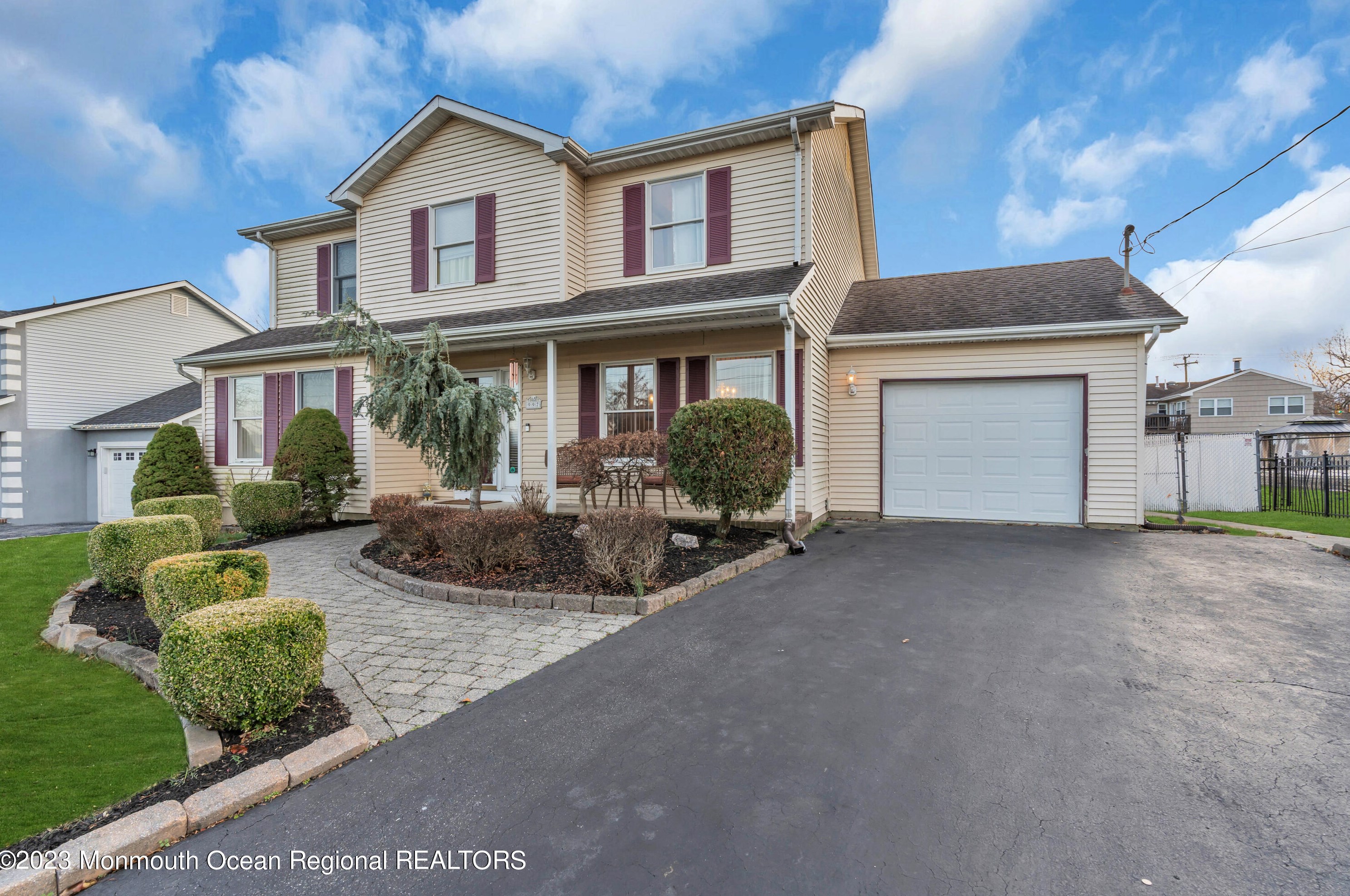997 Dove St, Toms River, NJ 08753-3608
