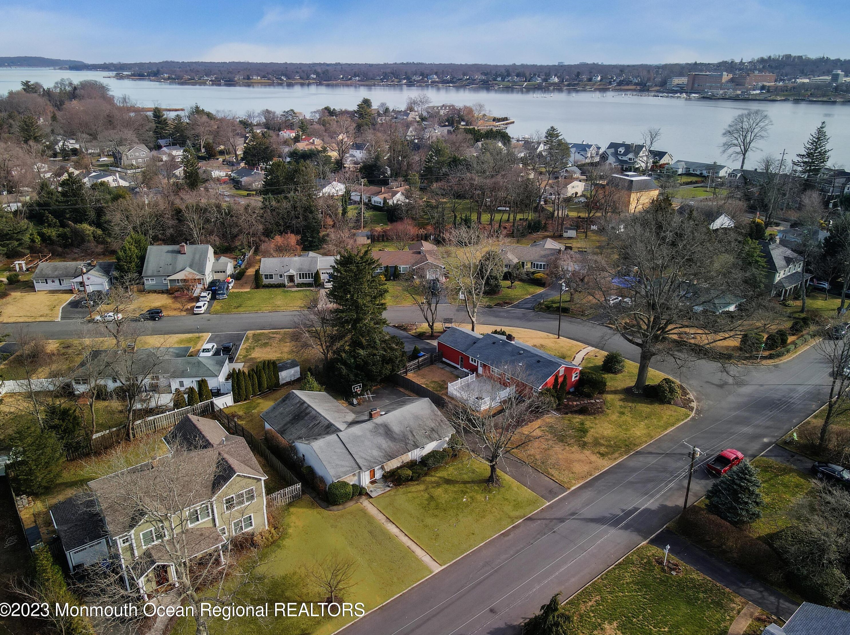 29 Victoria Pl, Tinton Falls, NJ 07701