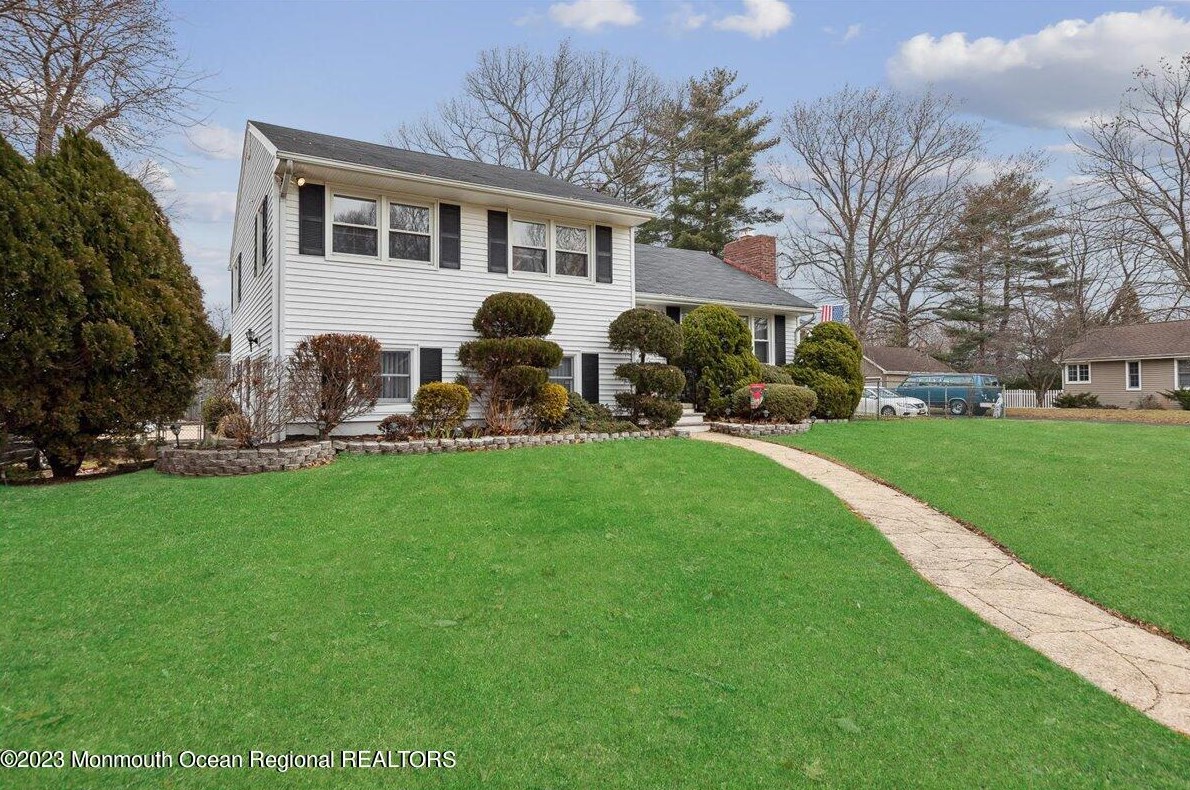 515 Garwood St, Oakhurst, NJ 07755