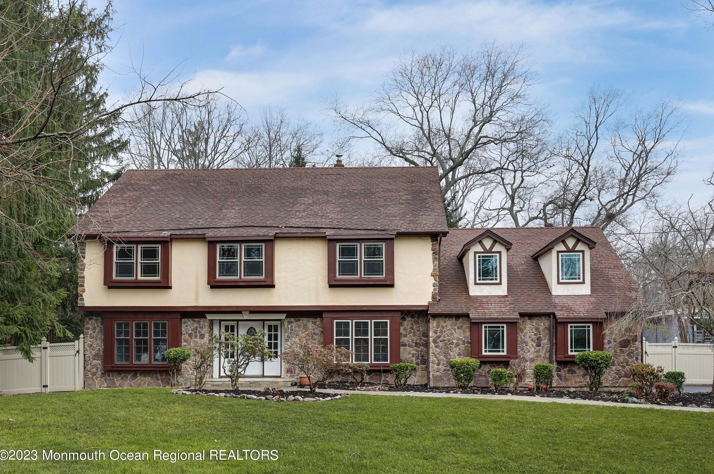 4 Valley Ln, Toms River, NJ 08753-6730