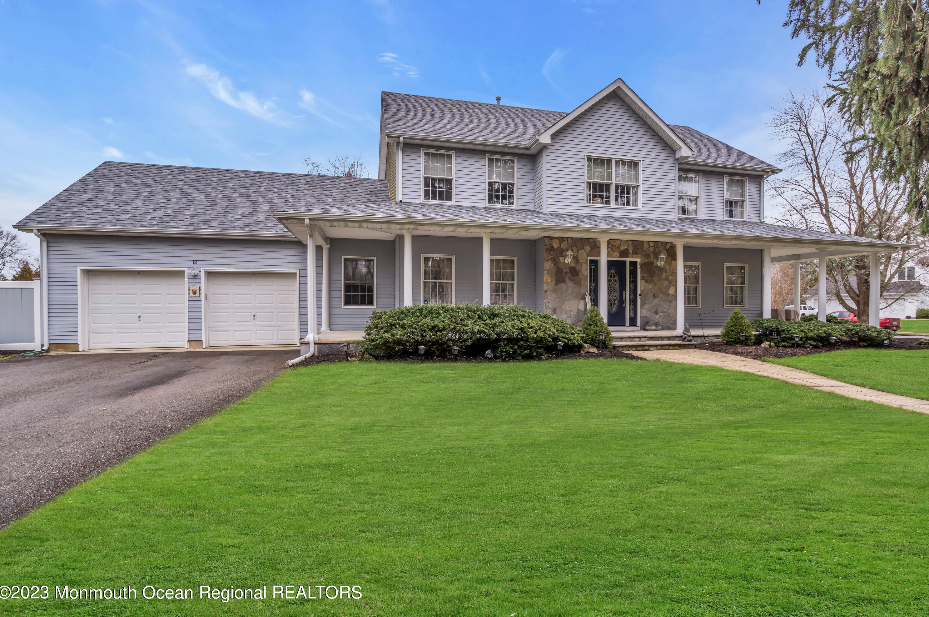 12 Mitchell Dr, Toms River, NJ 08755-5177