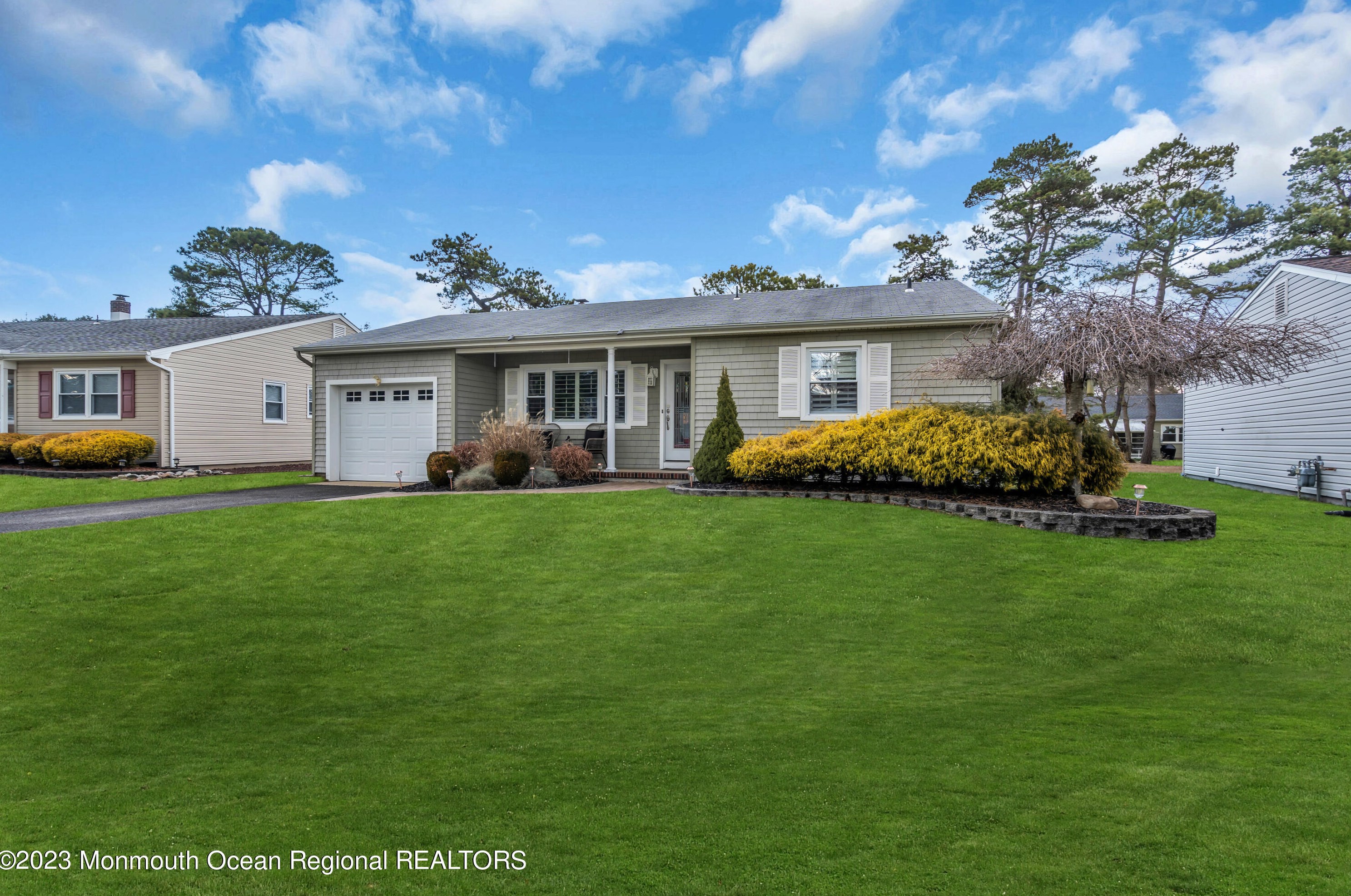 10 Crescent Dr, Toms River, NJ 08757-5803