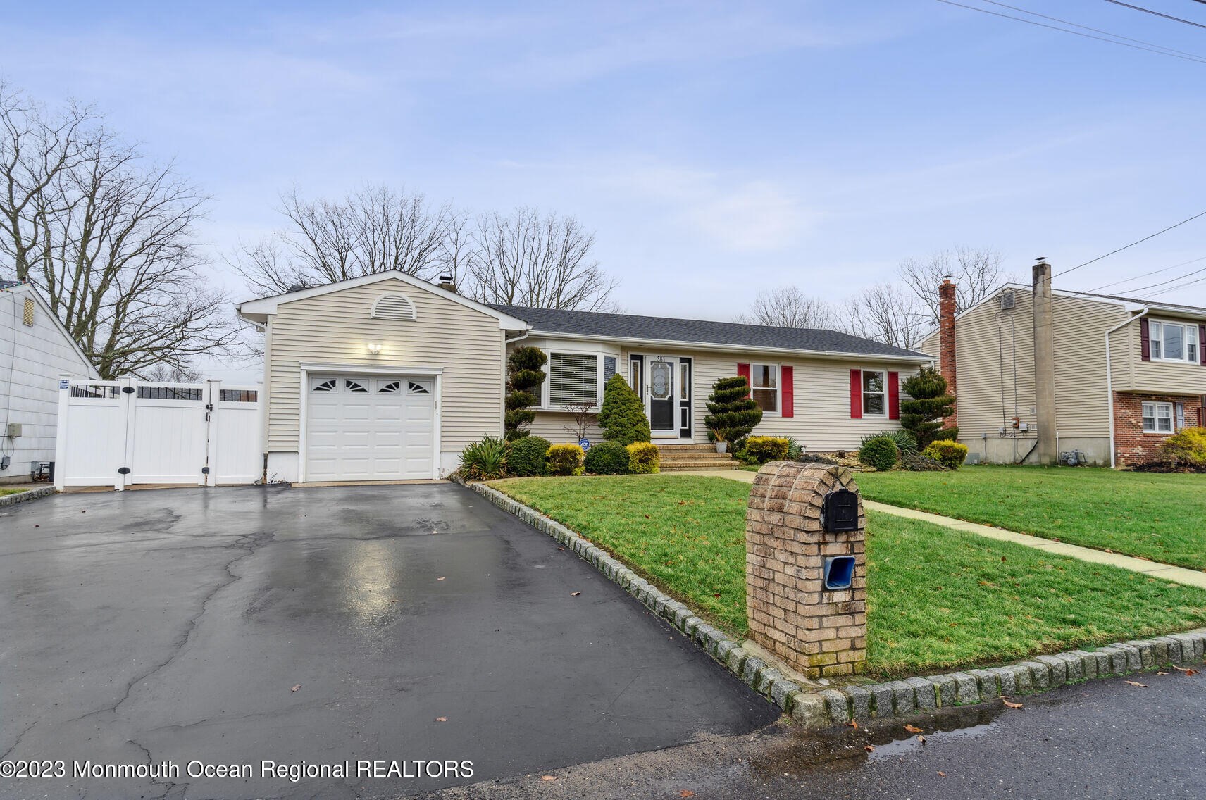 381 Spruce Dr, Bricktown, NJ 08723