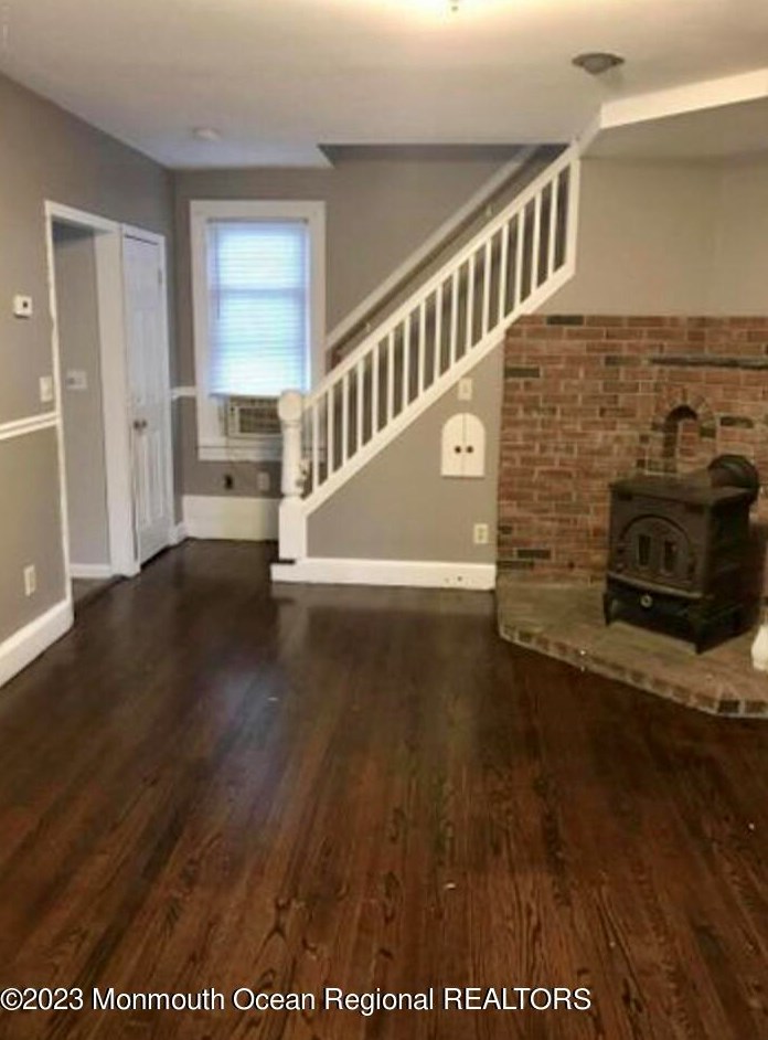 24 Elizabeth St, Keyport, NJ 07735-1542