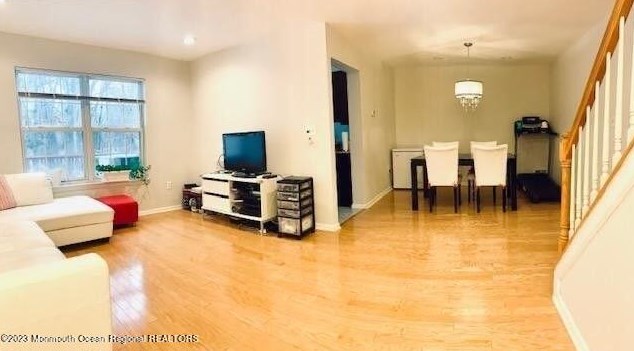 5 Beacon Ct, Holmdel Village, NJ 07733