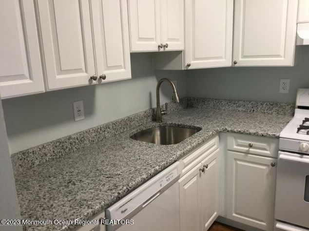 4 White Oak Ct, Wall Township, NJ 07731