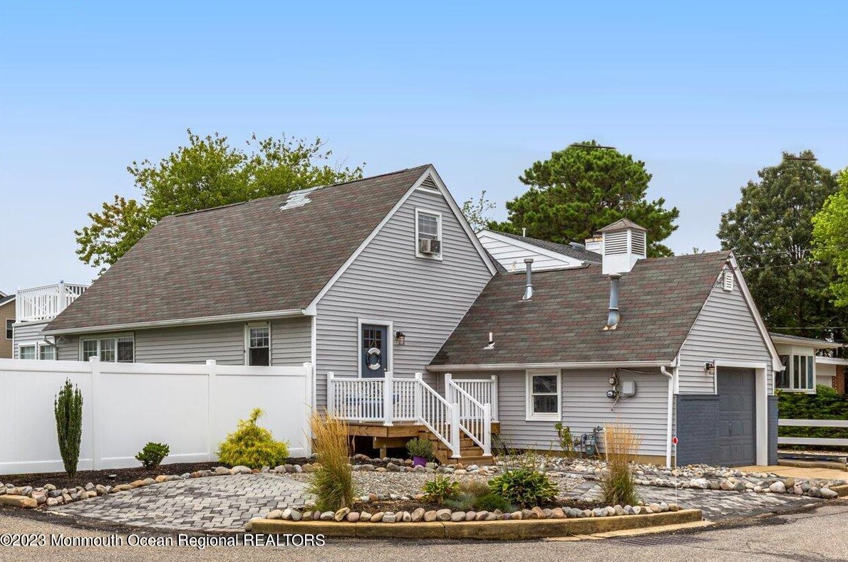 46 Perry Dr, Bricktown, NJ 08723