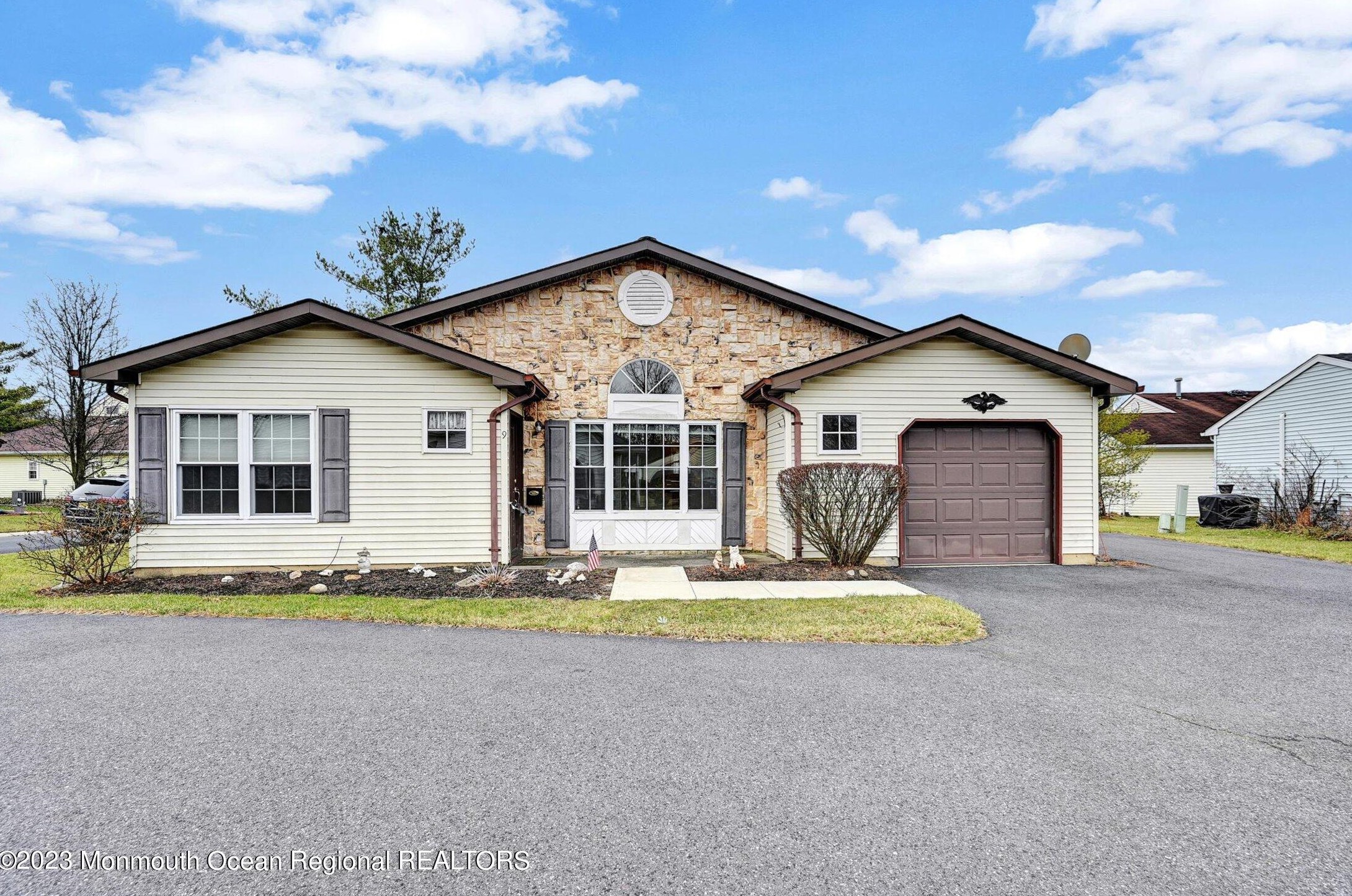 9 Ivy Ridge Close #1000, East Freehold, NJ 07728