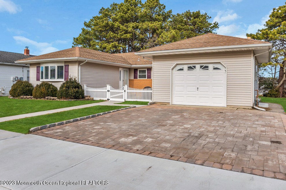 243 Orlando Blvd, Toms River NJ  08757-6233 exterior