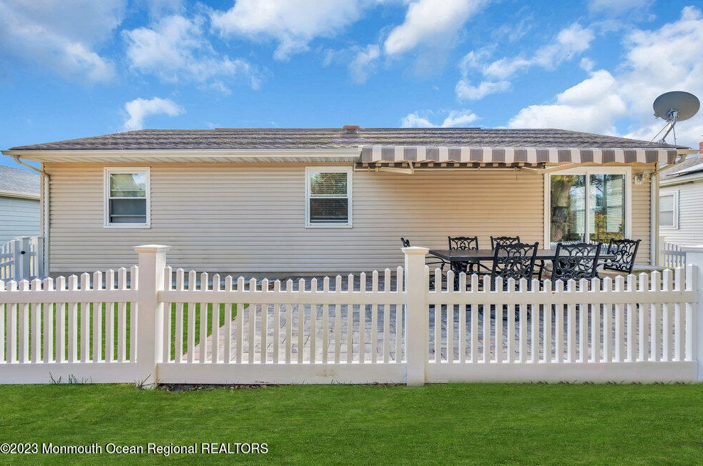 243 Orlando Blvd, Toms River NJ  08757-6233 exterior