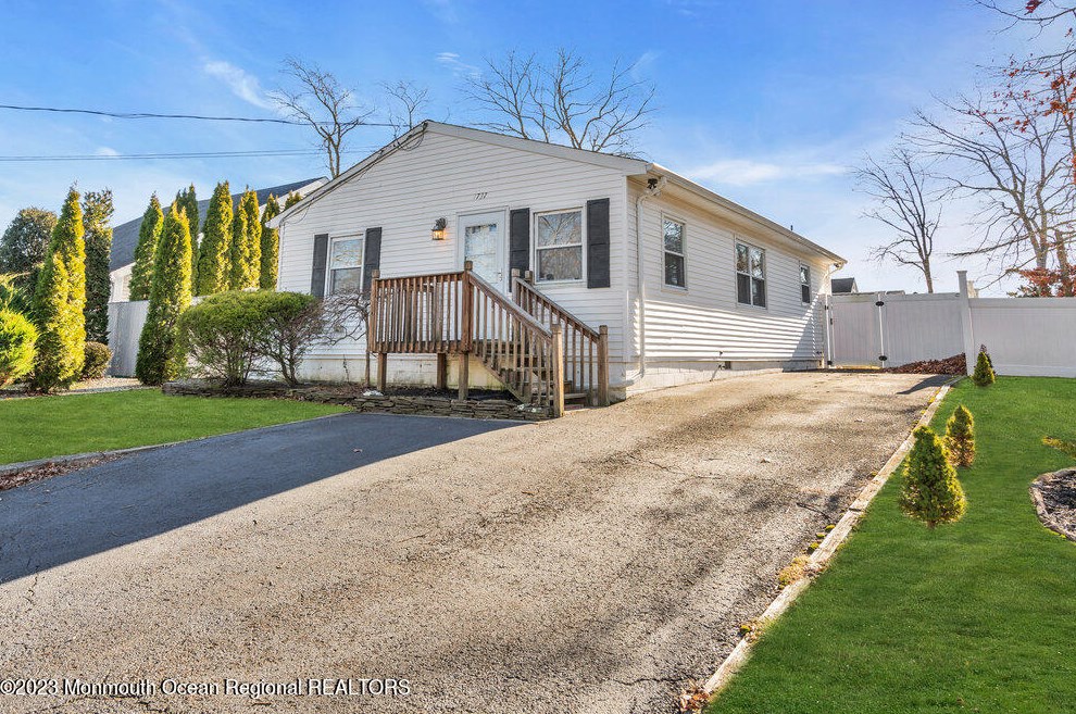 1737 Pineview Rd, Lacey, NJ 08731