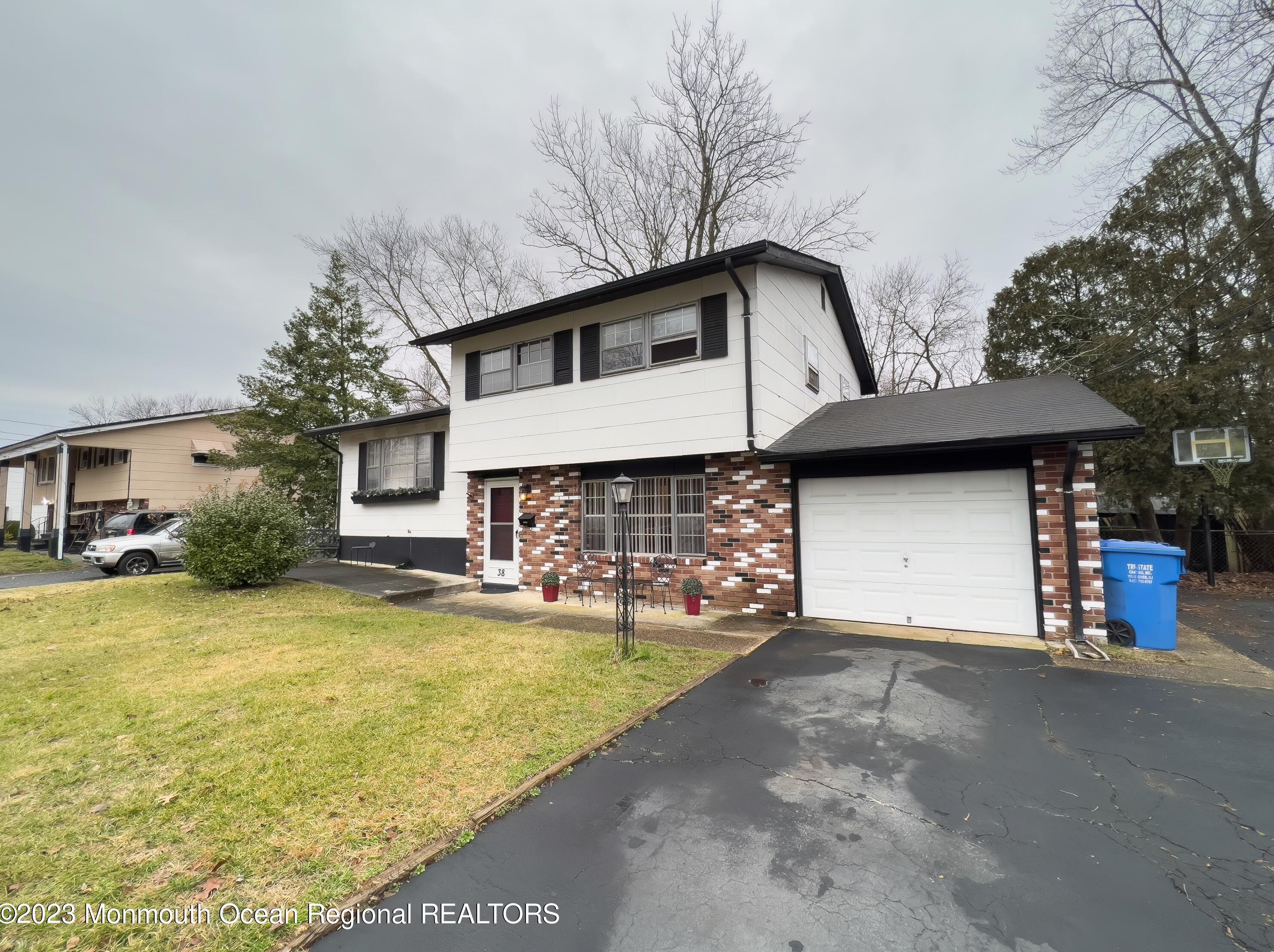 38 Brookwood Pkwy, Jackson Twp, NJ 08527