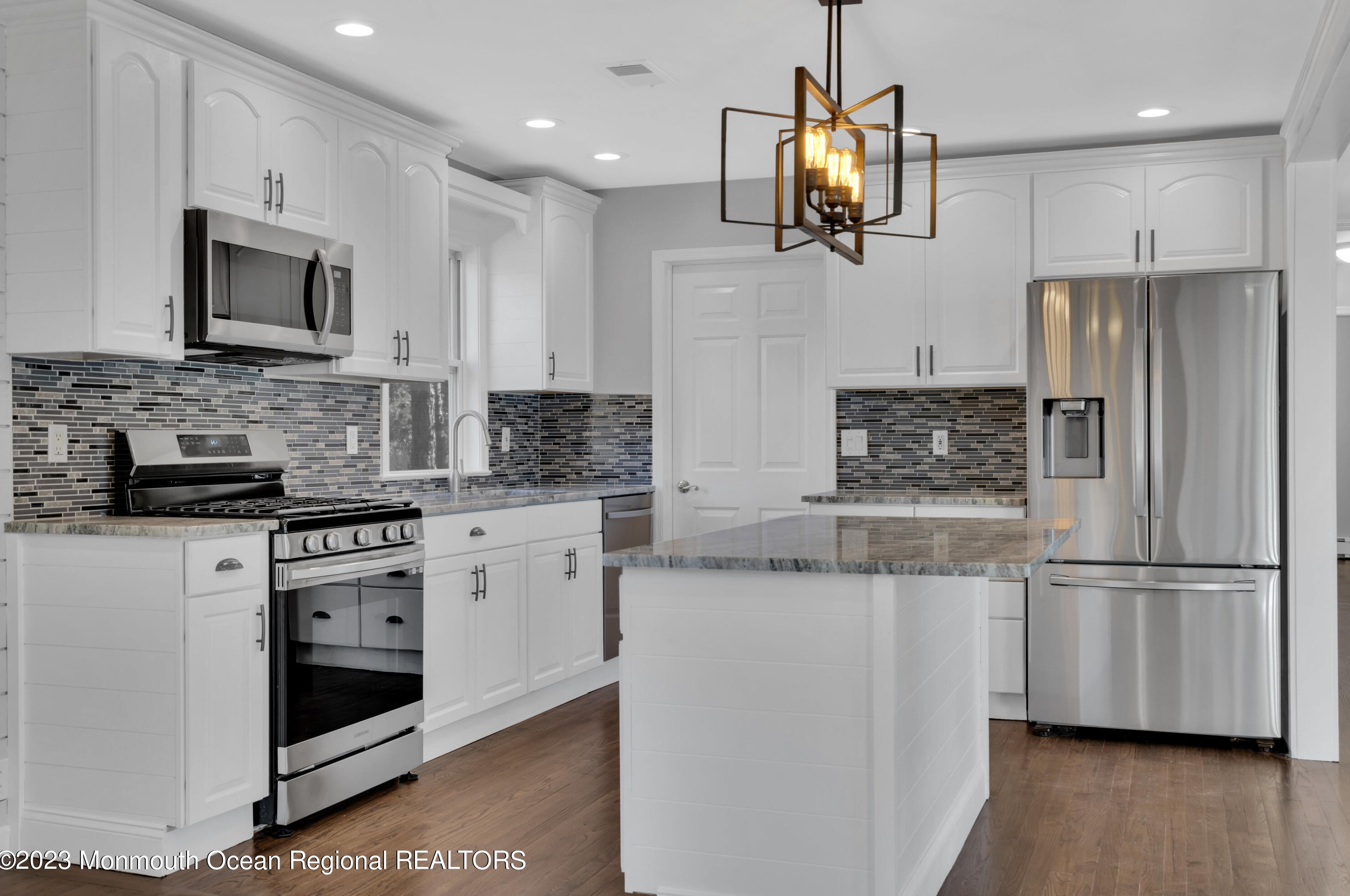 200 Gladstone St, Toms River, NJ 08757-3643