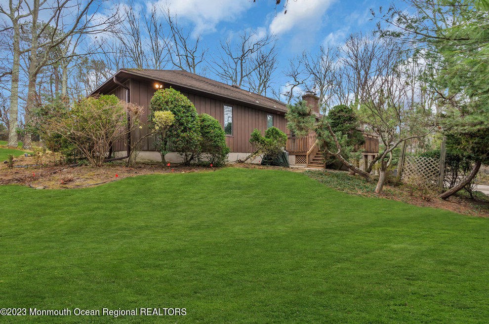 9 Old Weathersfield Rd, Tinton Falls, NJ 07712