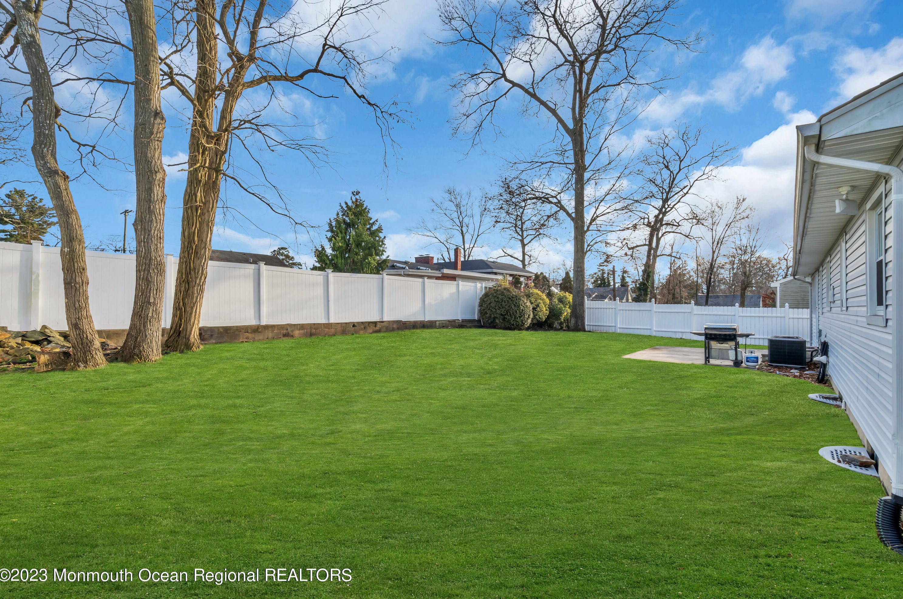 513 Beach Ave, Beachwood NJ  08722-2609 exterior