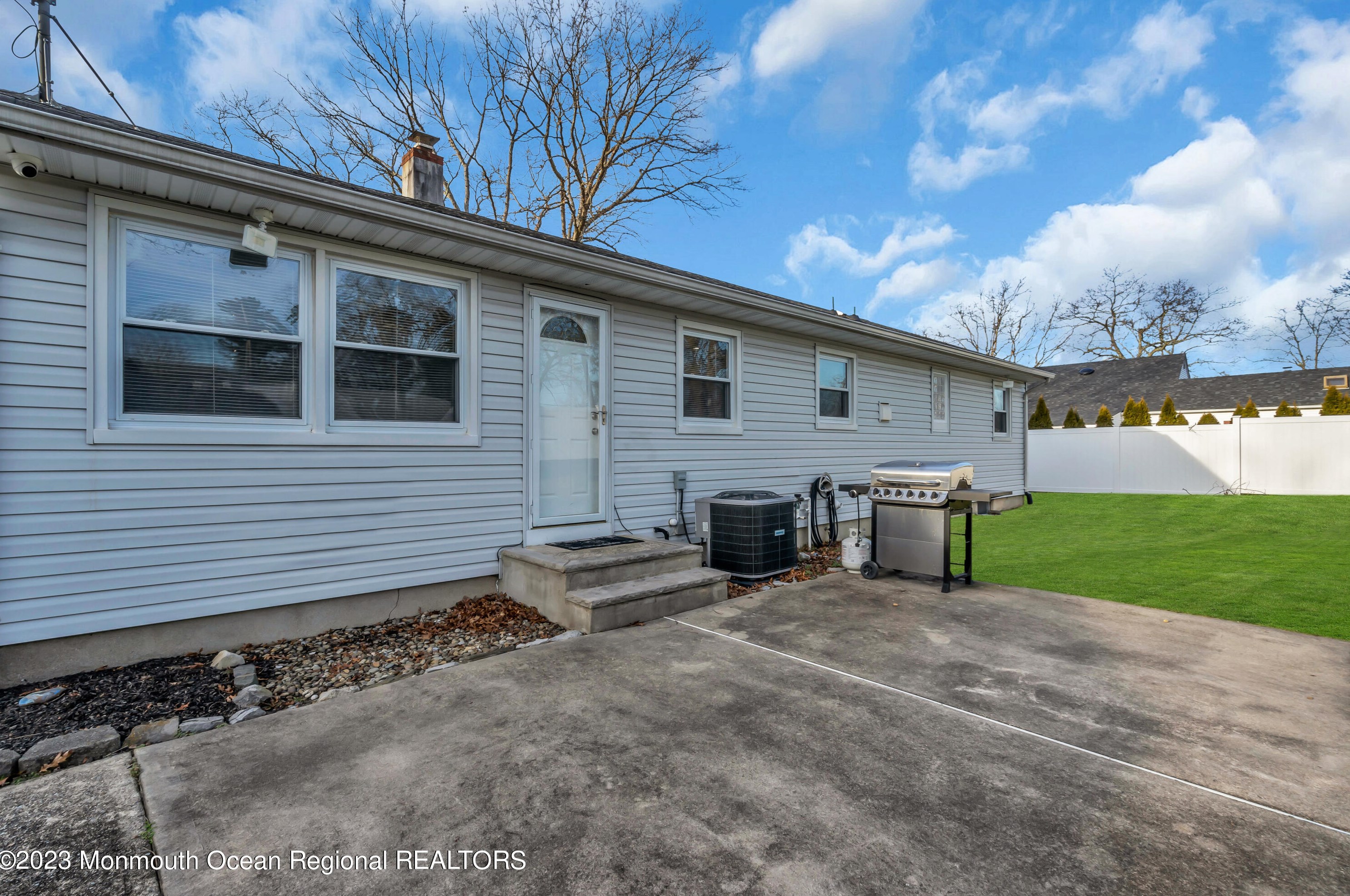 513 Beach Ave, Beachwood NJ  08722-2609 exterior