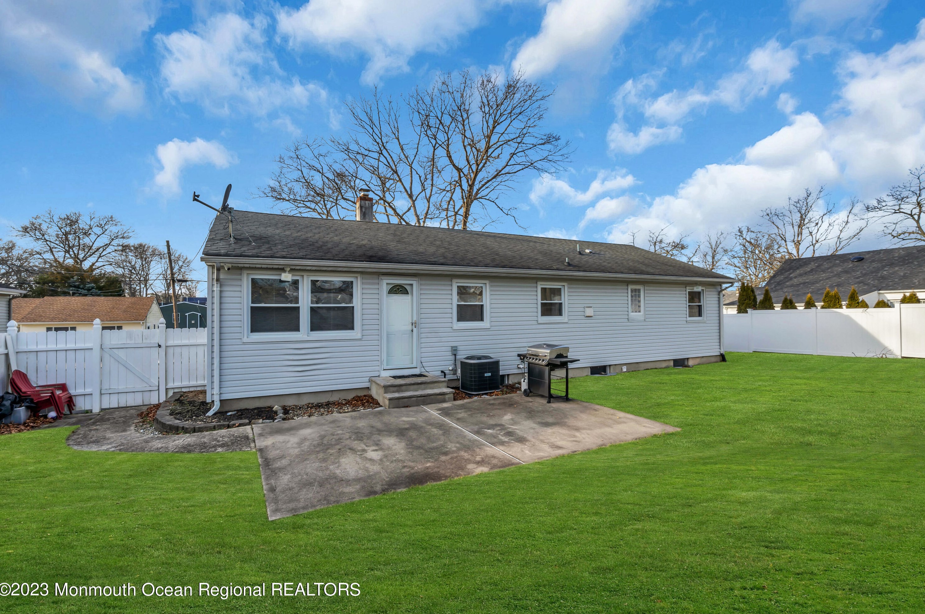 513 Beach Ave, Beachwood NJ  08722-2609 exterior