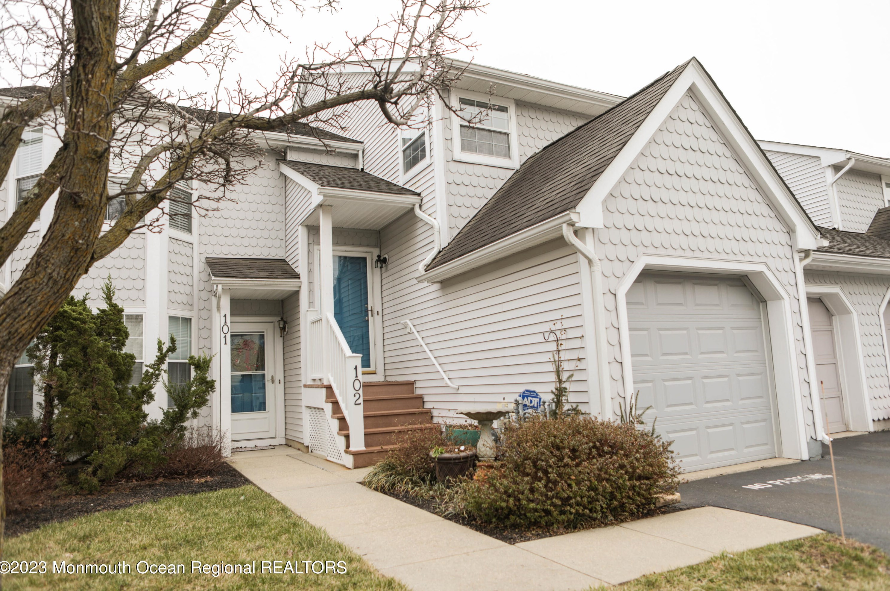 102 Poplar Pl, East Freehold, NJ 07728