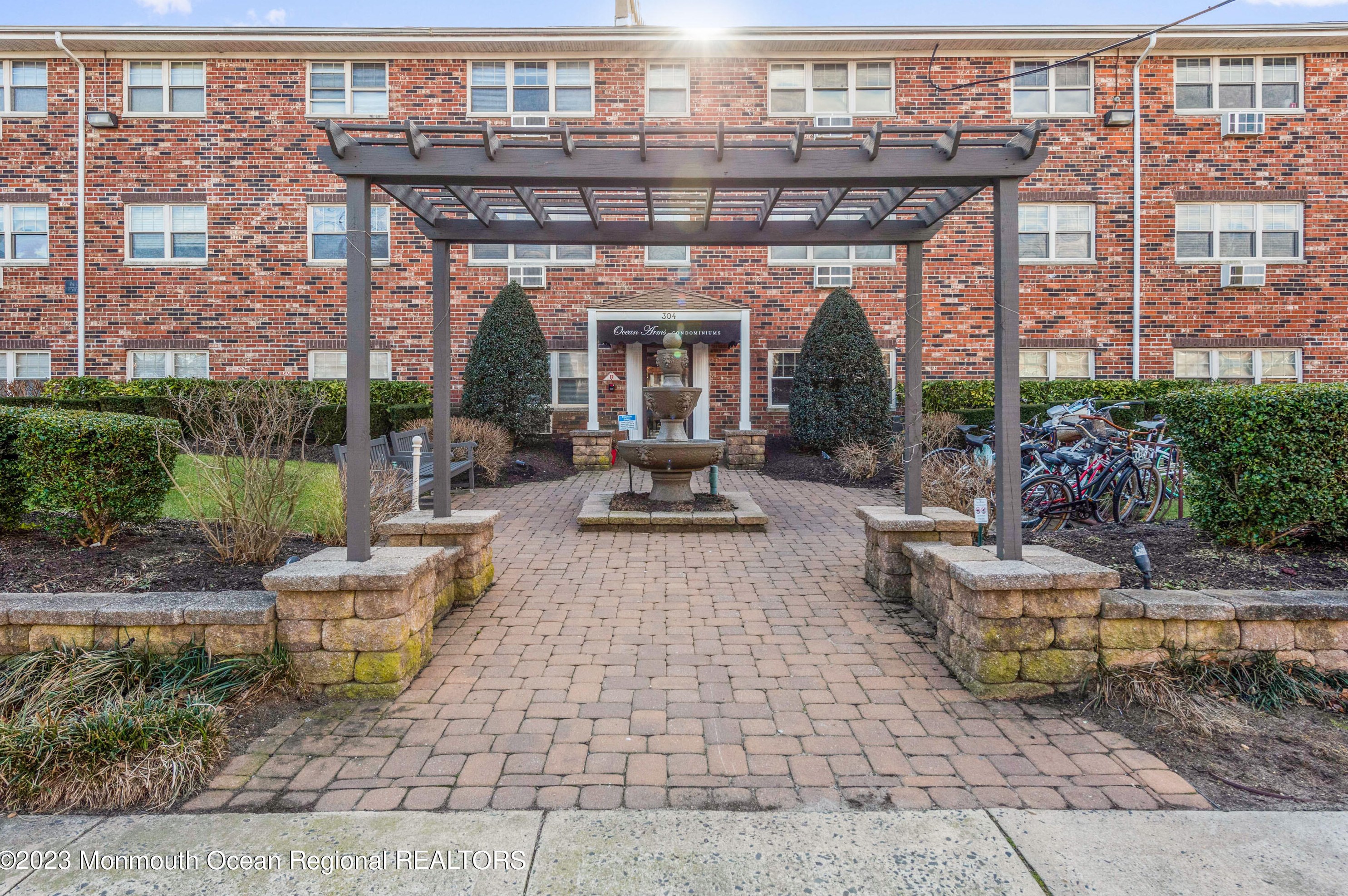 304 4th Ave #212, Tinton Falls, NJ 07712
