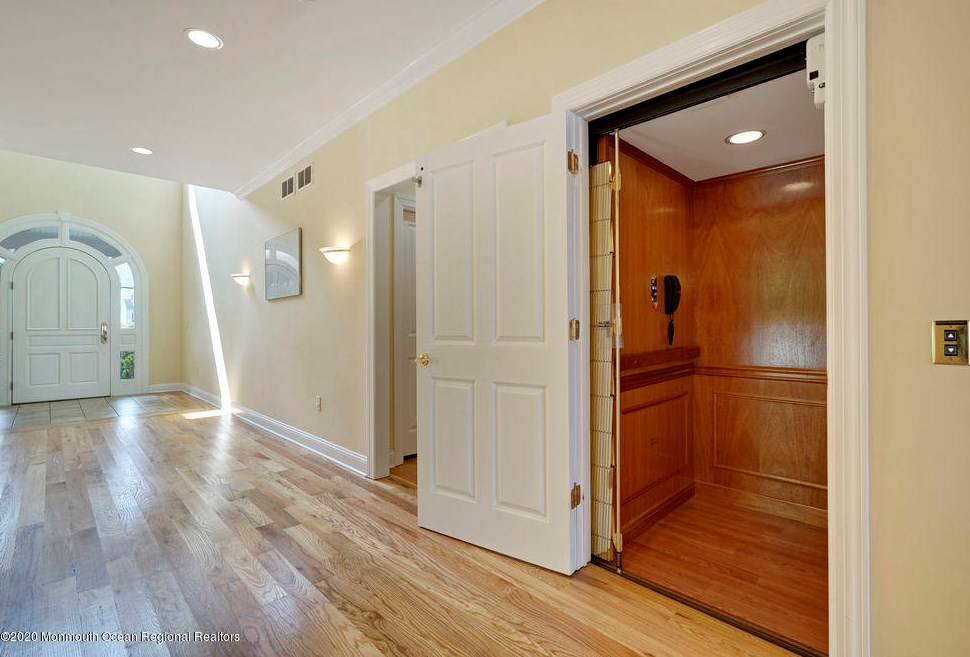 38 Ocean Ave, Wall Township NJ  08750-1618 exterior