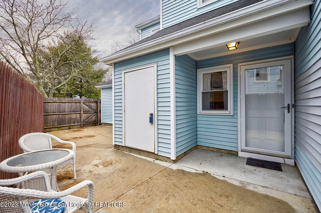 14 Whitman Ct, East Freehold, NJ 07728