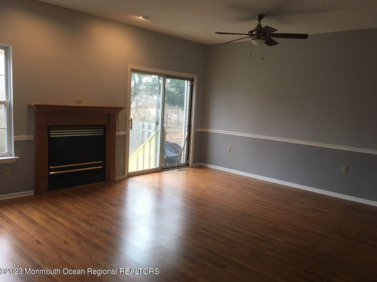 1607 Wagon Wheel Ct, East Freehold, NJ 07728