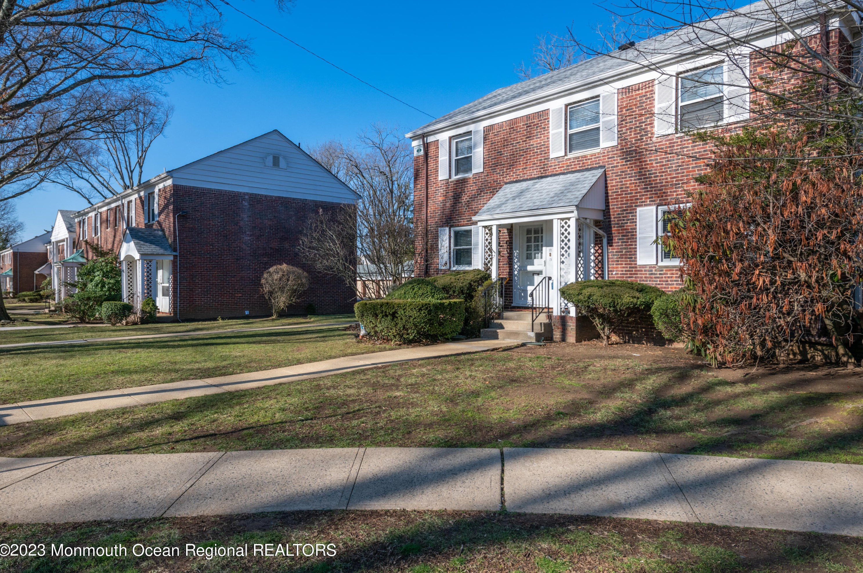 19 Manor Dr, Tinton Falls, NJ 07712