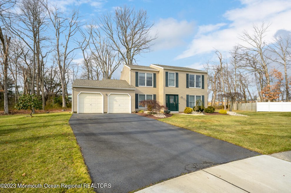 29 Windham Way, Millstone Township, NJ 07726-8216