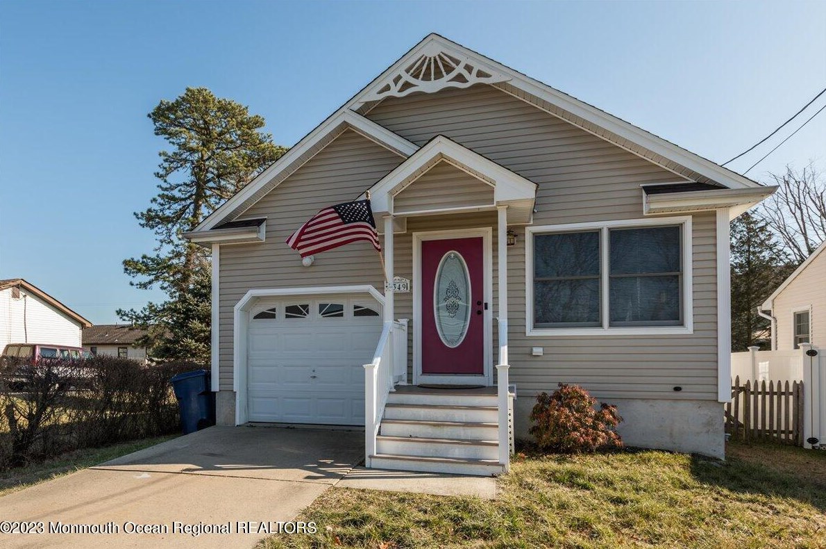 1349 Longboat Ave, Beachwood, NJ 08722-4303