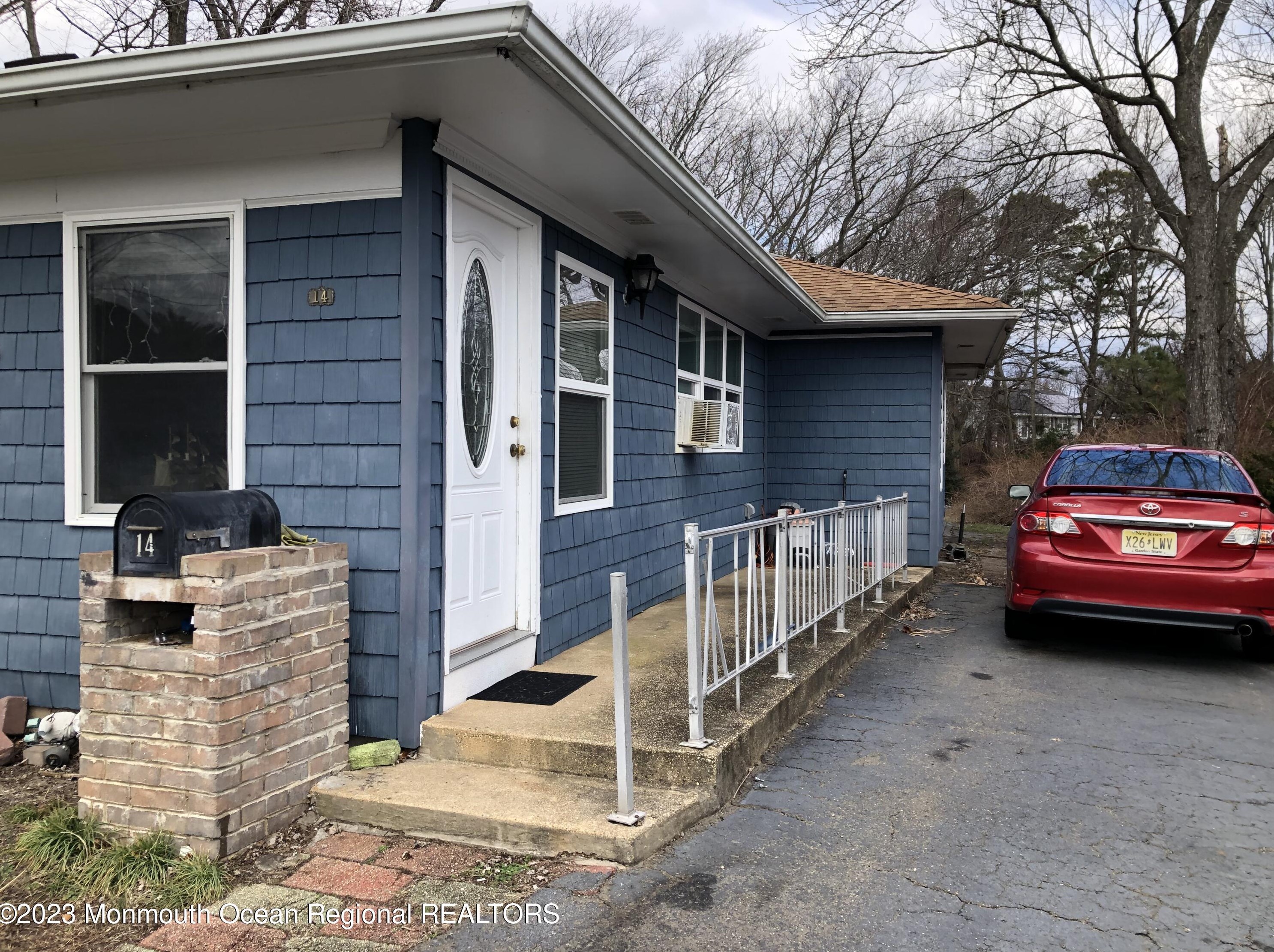 14 Catalina Ct, Toms River, NJ 08753-1631