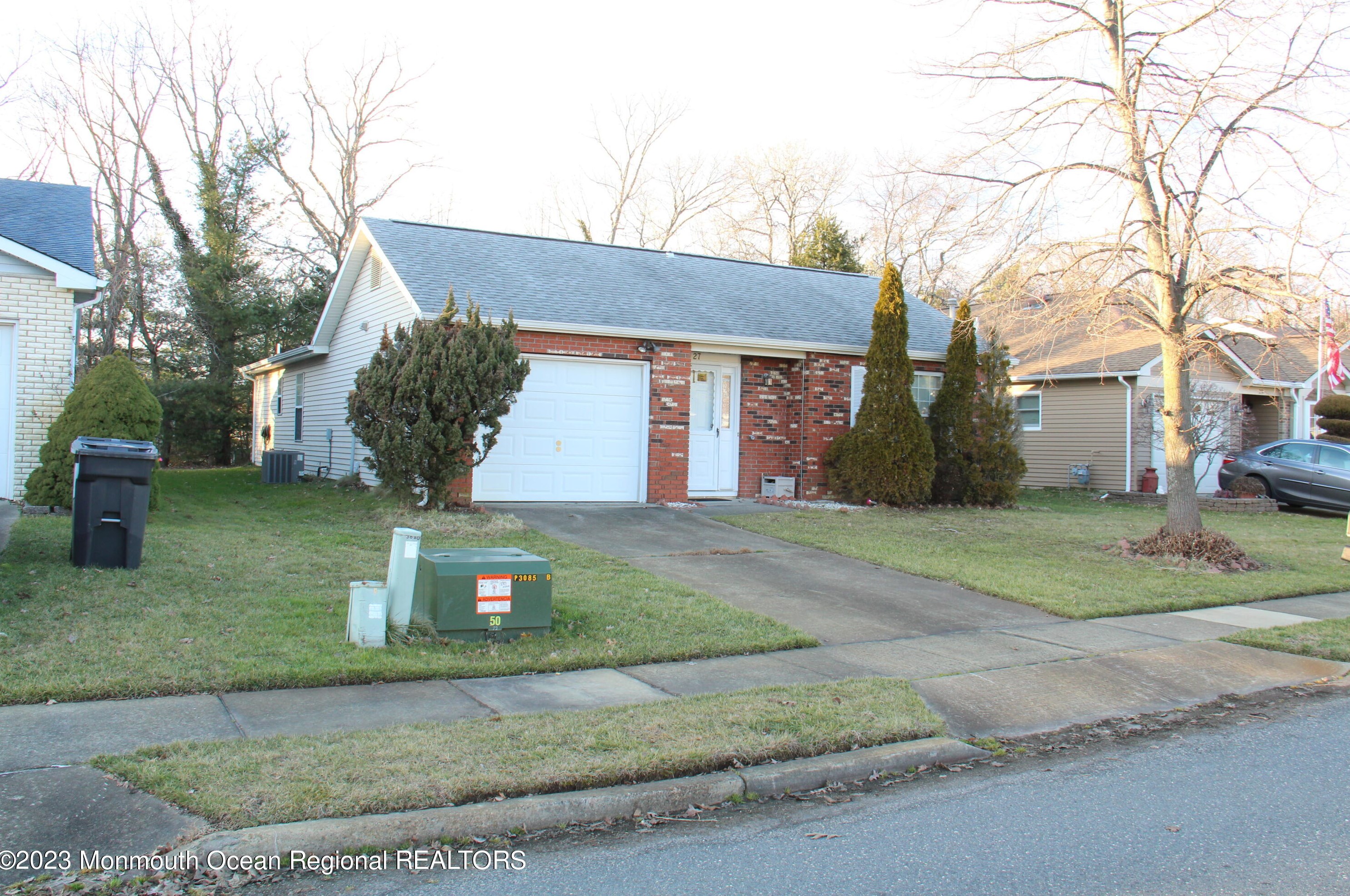 27 Rainier Dr, Bricktown, NJ 08724