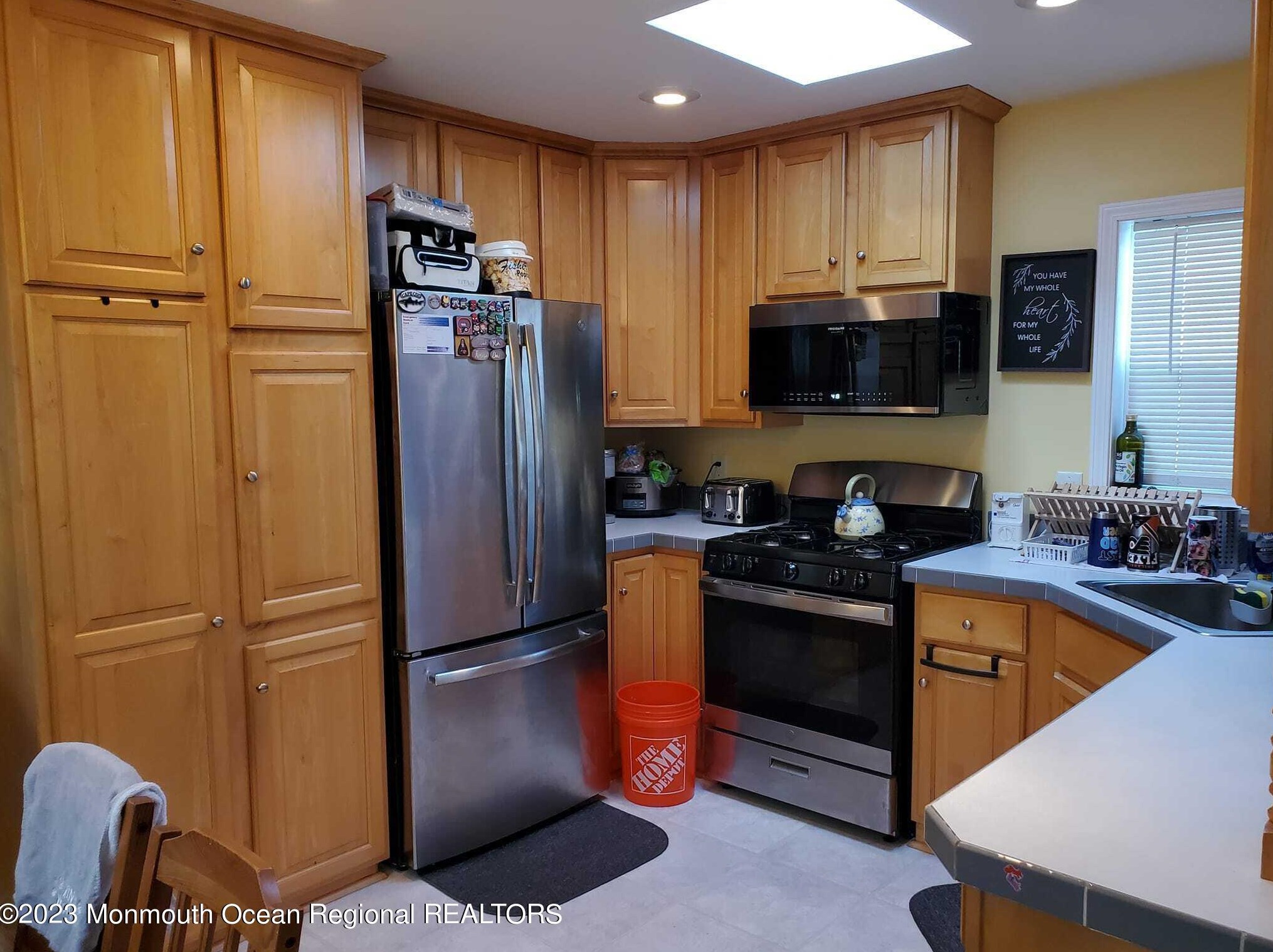 6 Jessie Ln, Avenel, NJ 07001