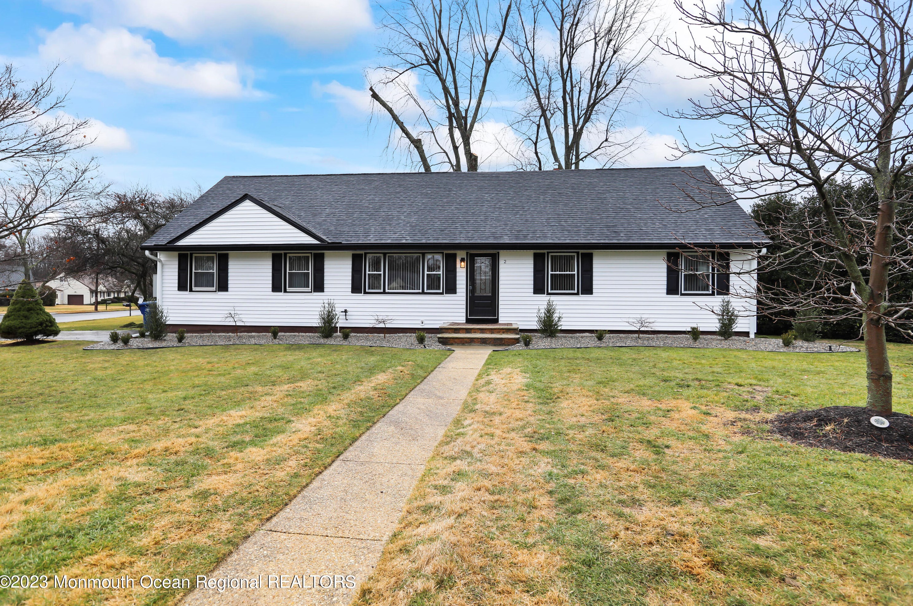 2 Thompson Ln, Tinton Falls, NJ 07712