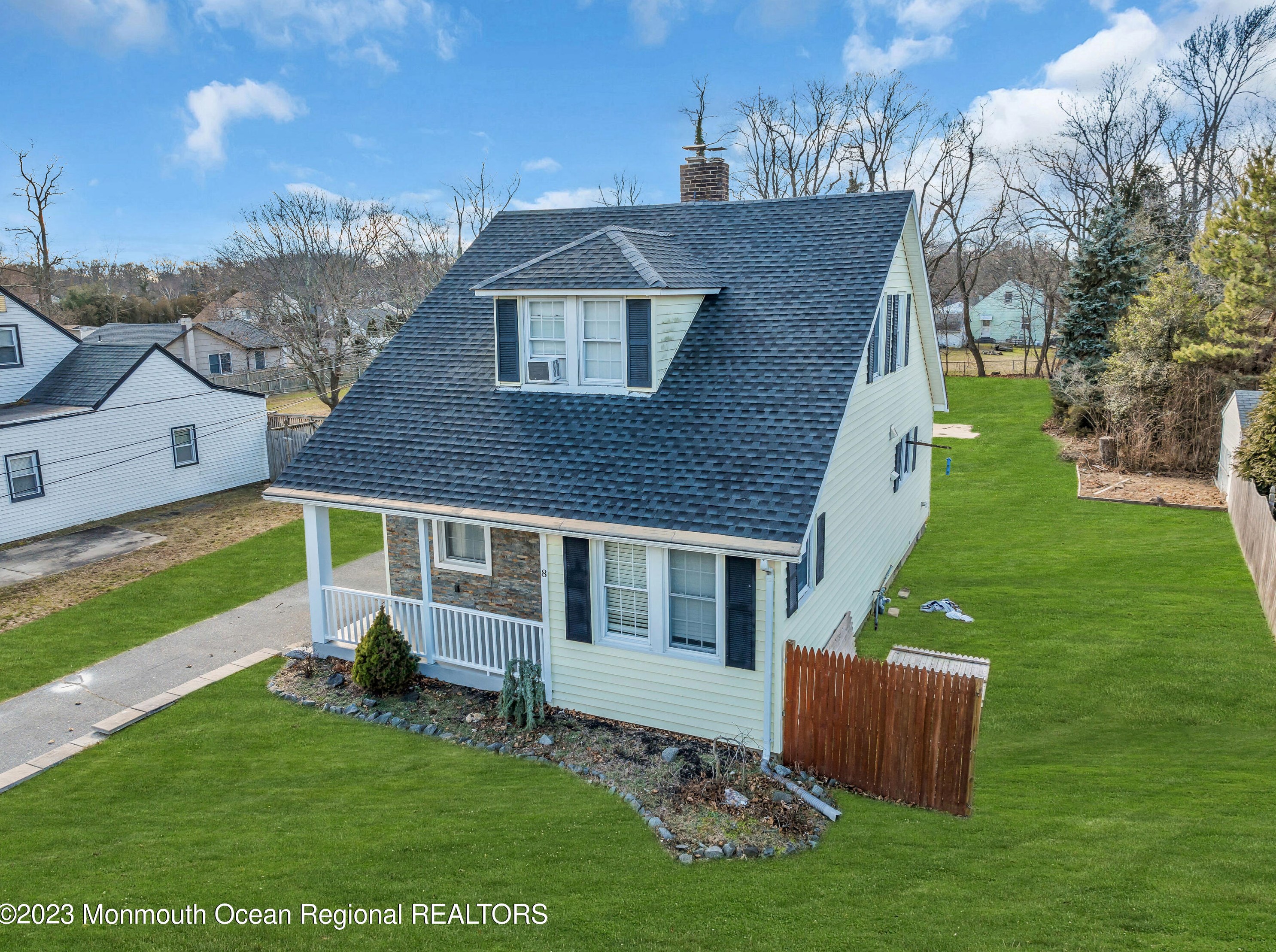 8 Woodrow St, Oakhurst, NJ 07755-1249