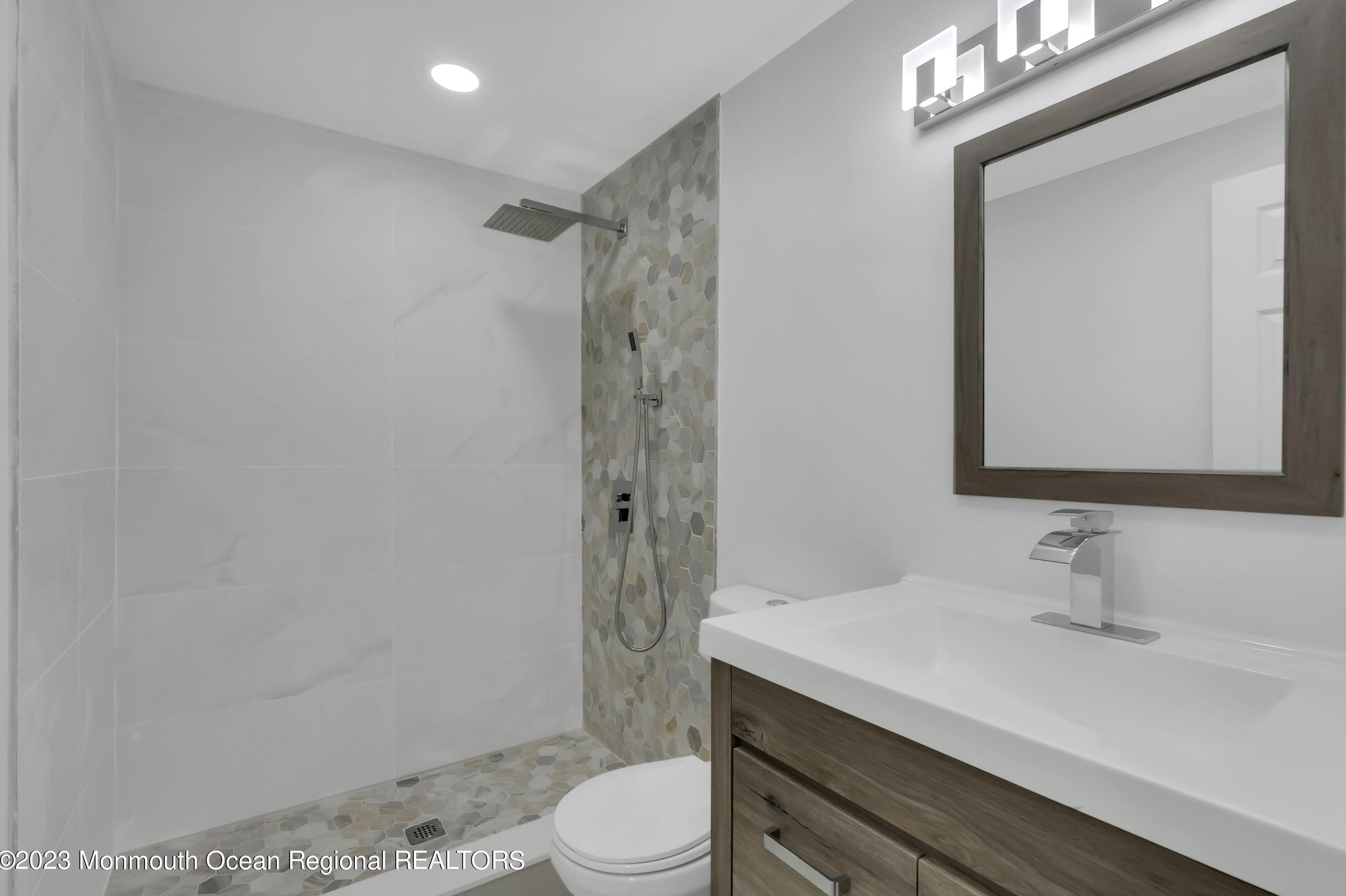 130 Attison Ave, Toms River NJ  08757-5206 exterior