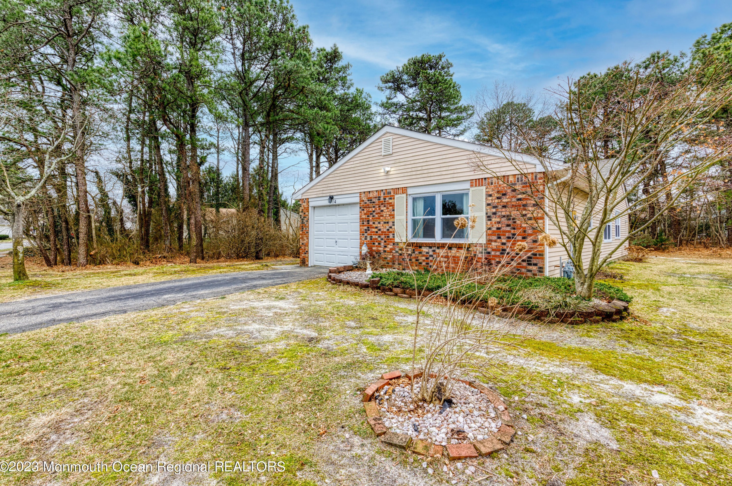 54 Nautilus Dr, Bricktown, NJ 08723