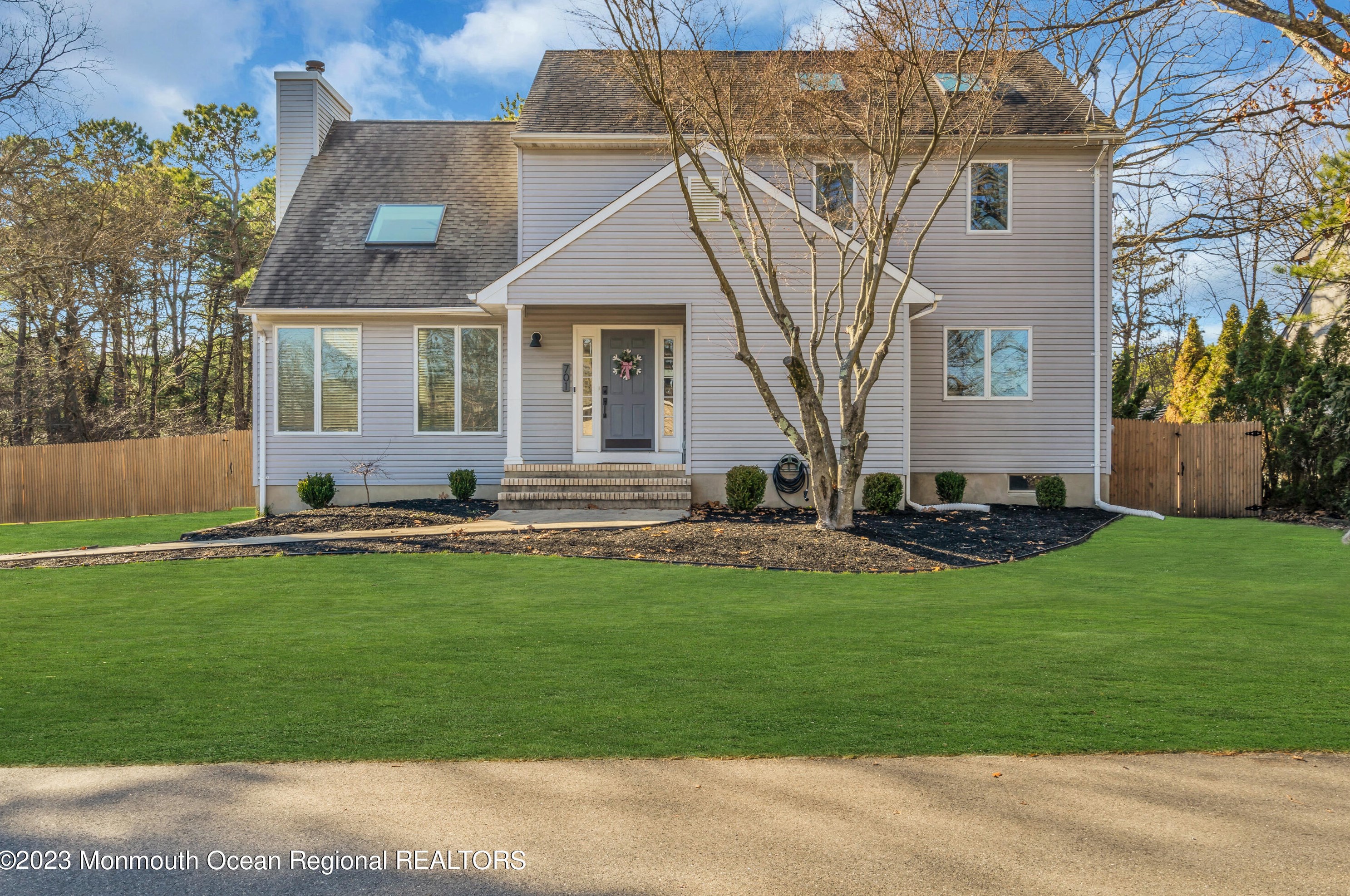 701 Manchester St, Toms River NJ  08757-2332 exterior