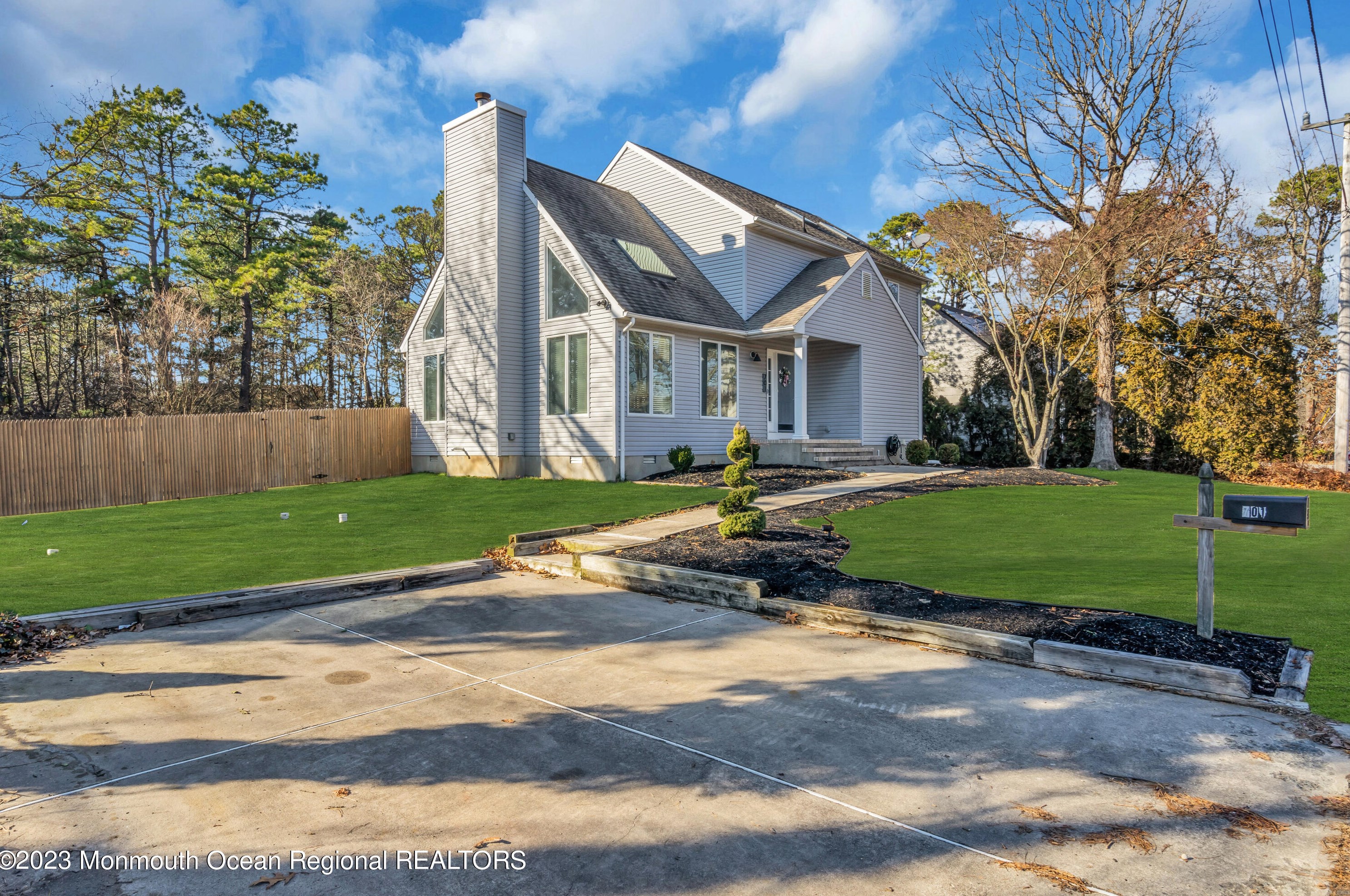 701 Manchester St, Toms River NJ  08757-2332 exterior