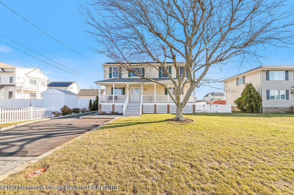 15 Monmouth Pl, Monmouth Beach, NJ 07750-1121