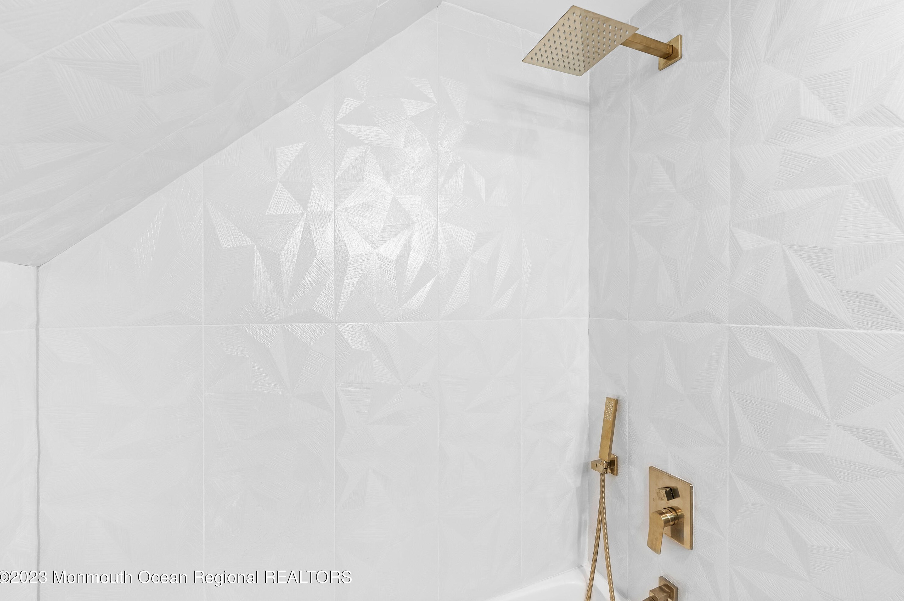 22 Intone Ln, Matawan NJ  07747-1719 exterior