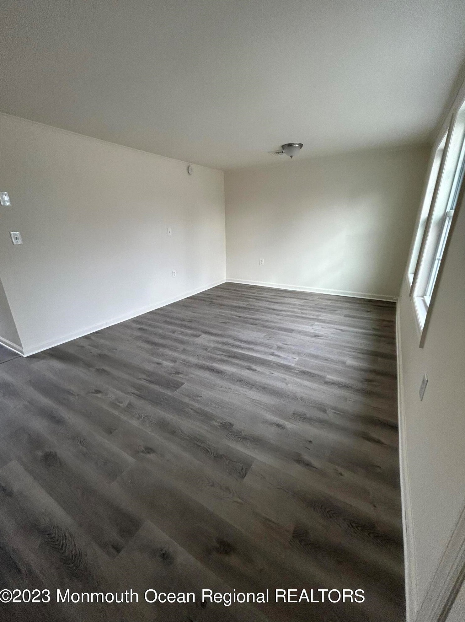 722 Palm Beach Dr, Lacey, NJ 08731