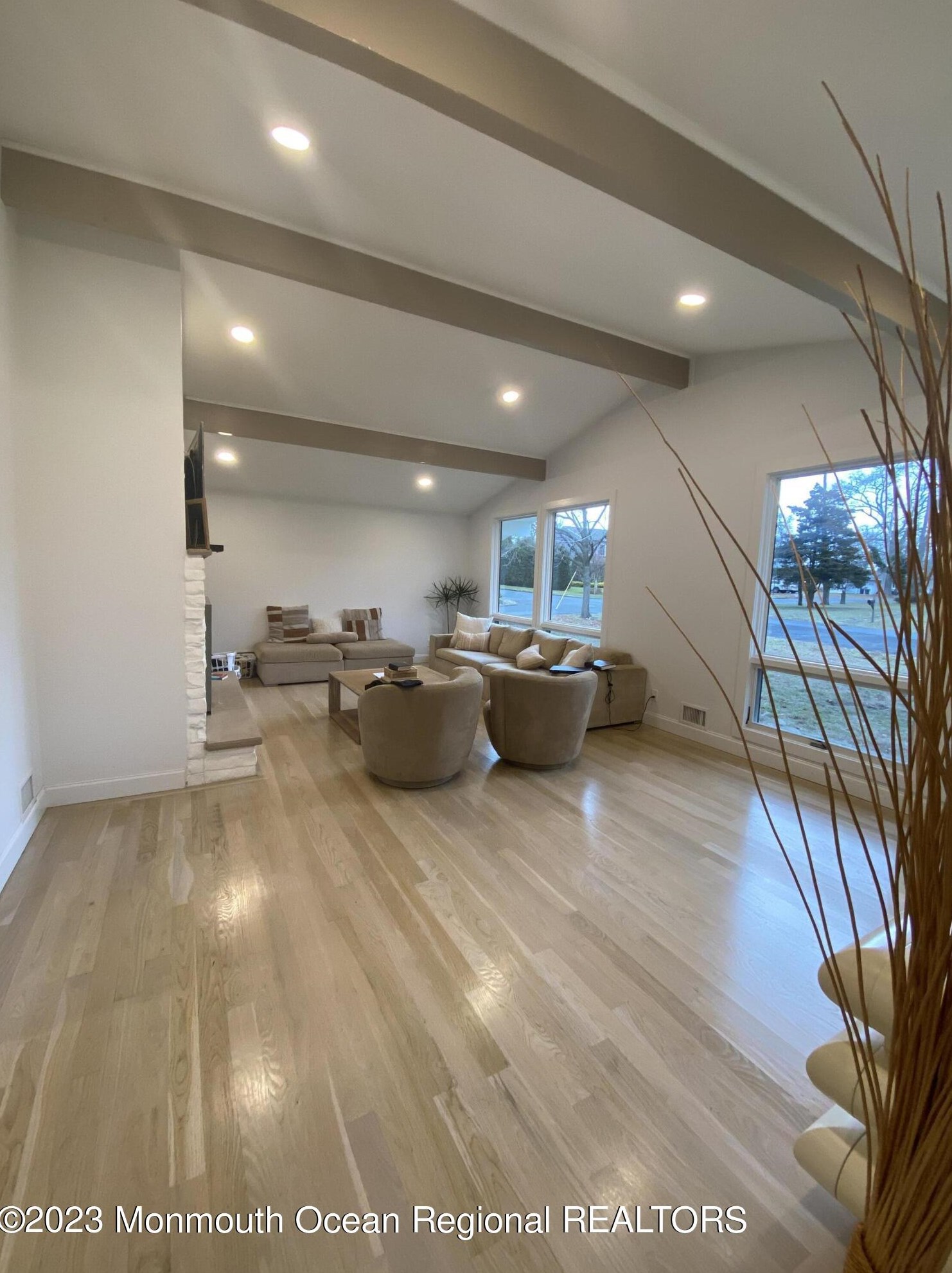 70 Heath Ave, Oakhurst NJ  07755-1148 exterior