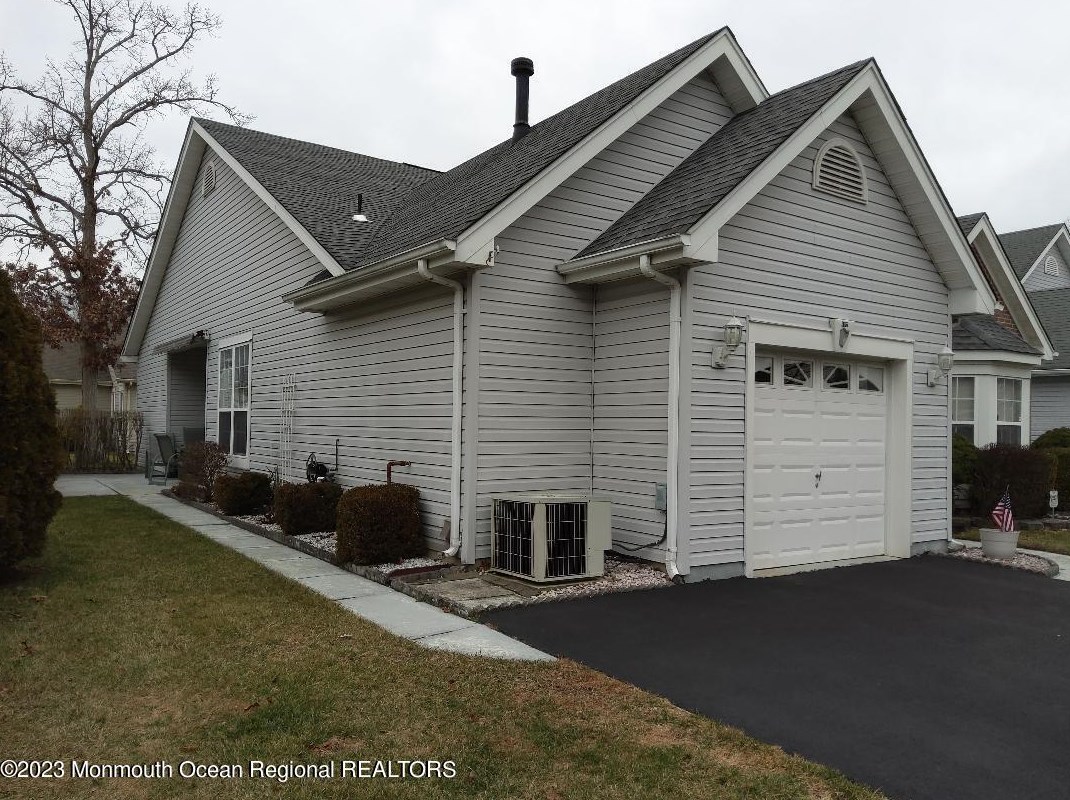 102 Sandpiper Dr, Berkeley Township, NJ 08721