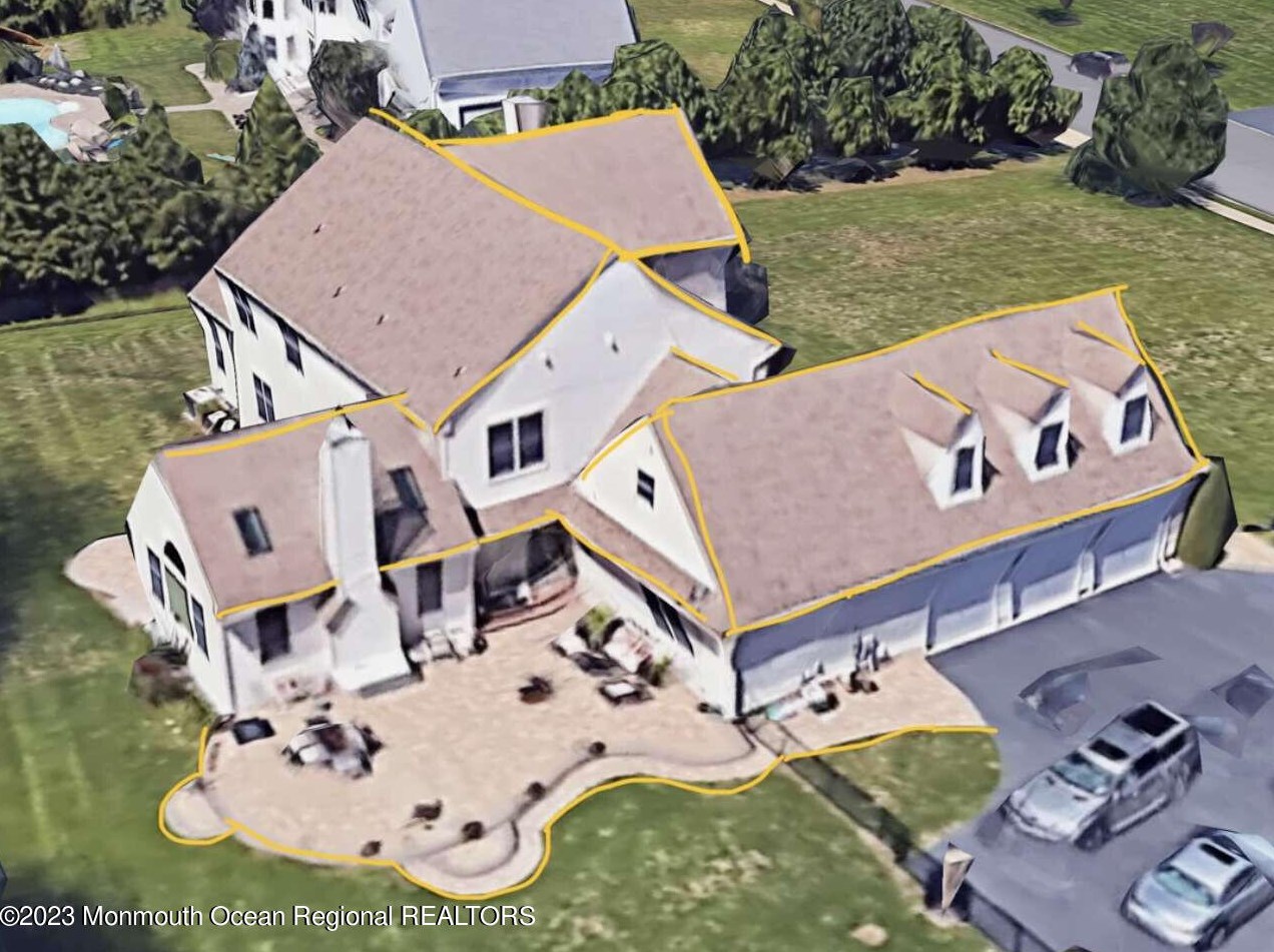 10 Deer Run Dr, East Freehold, NJ 07728